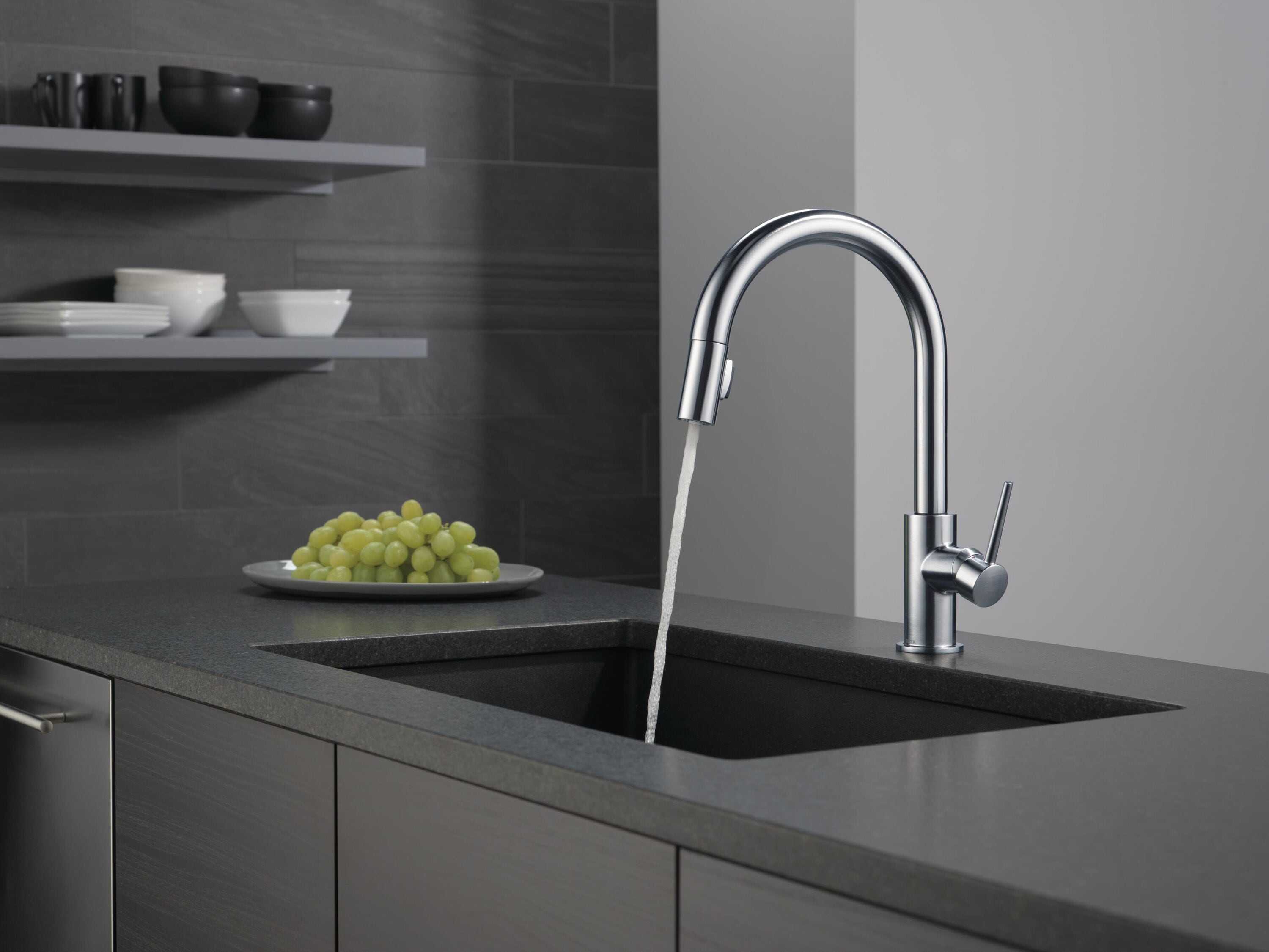 Delta Trinsic Arctic Stainless Single Handle Pull down Kitchen