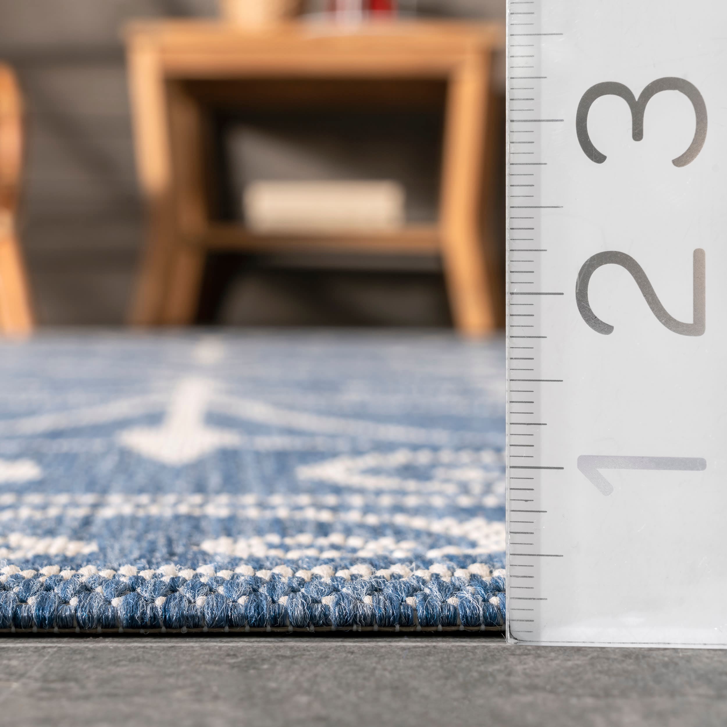 Kathleen Blue and White Synthetic 6' x 9' Rectangular Area Rug