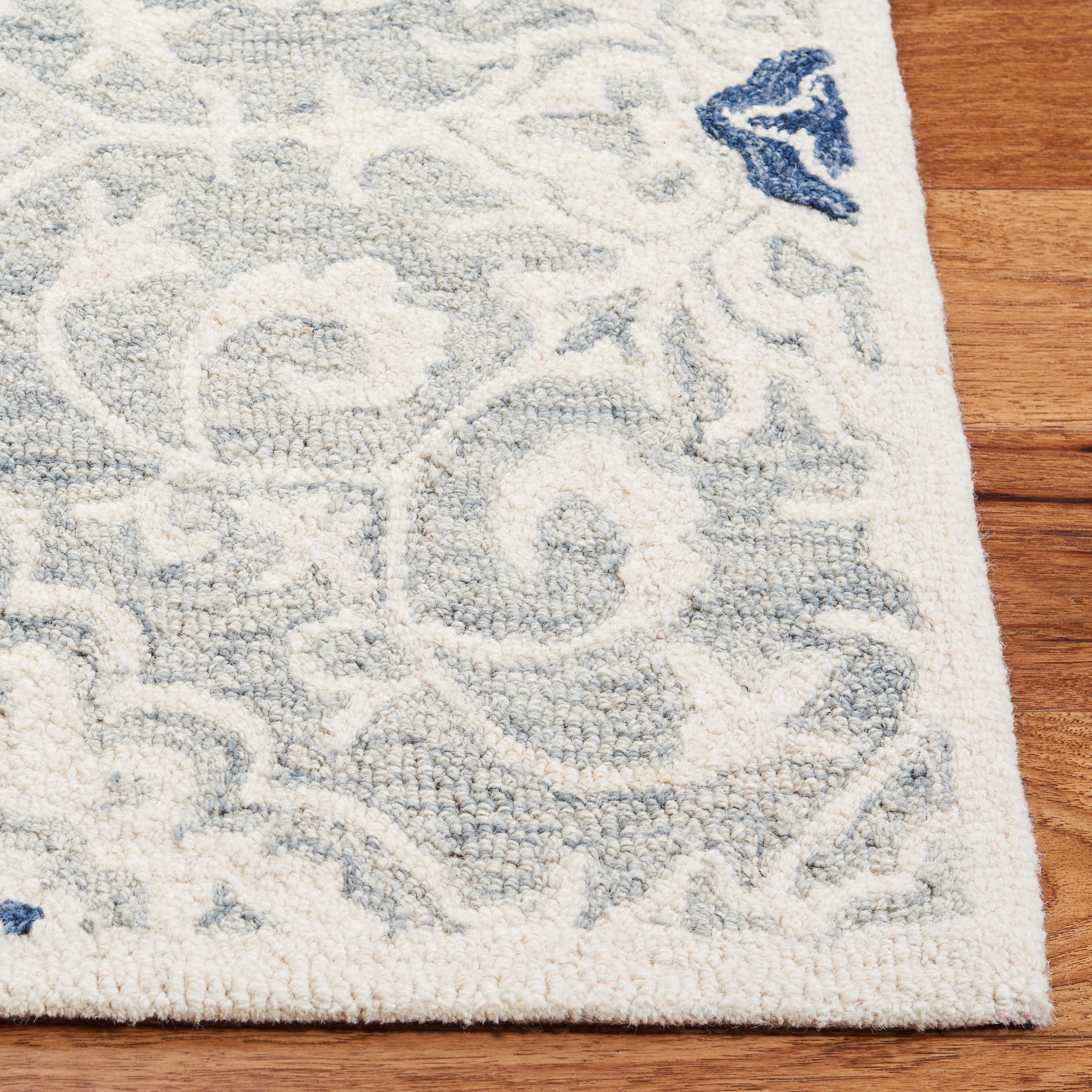Ivory and Blue Hand-Tufted Wool Rectangular Area Rug, 5' x 8'