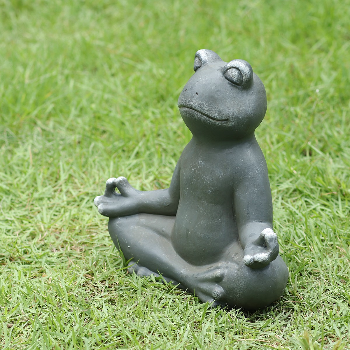 Style Selections 11.75-in H x 12.5-in W Gray Frog Garden Statue in the  Garden Statues department at