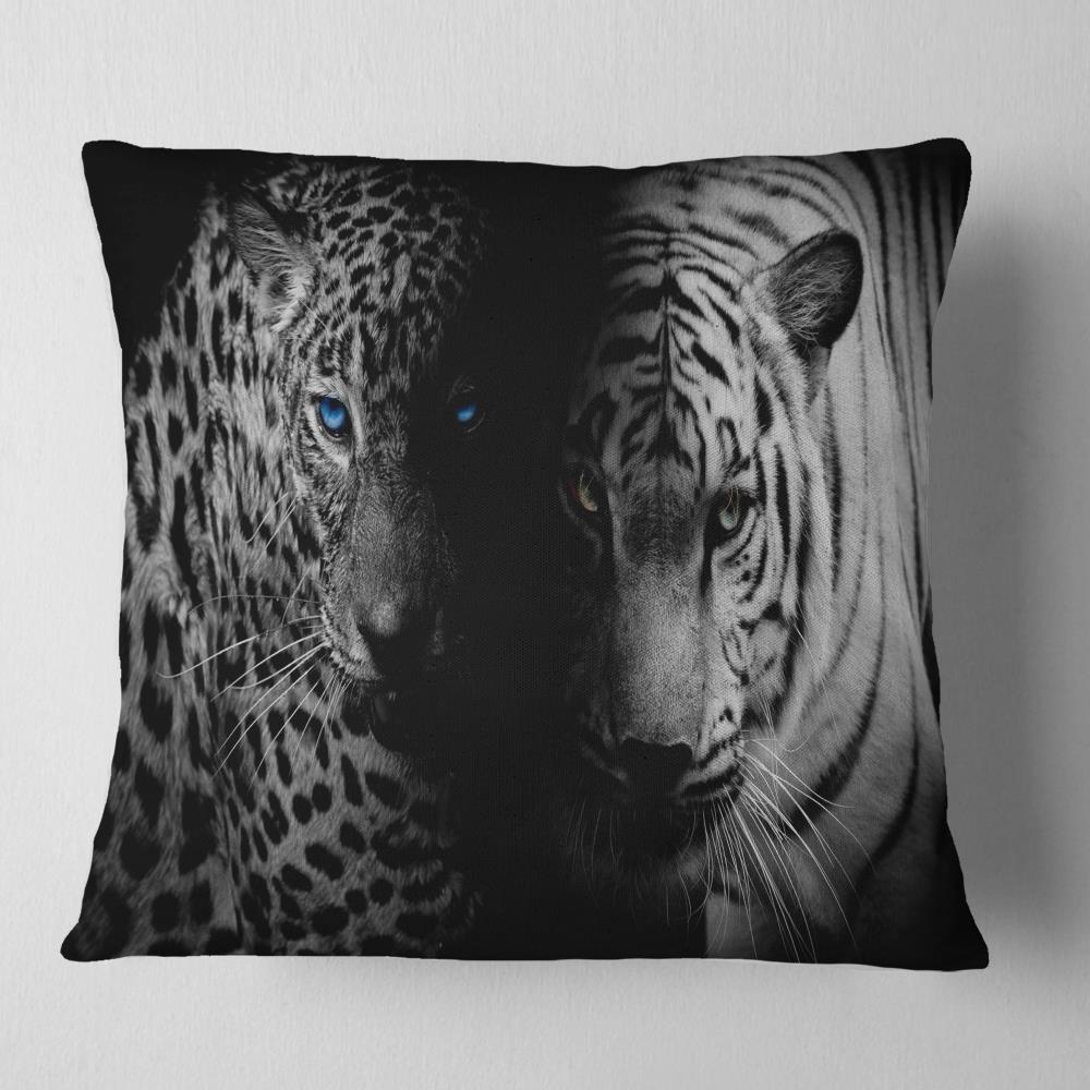 Designart CU8199-16-16 Accent-Pillows - View #2