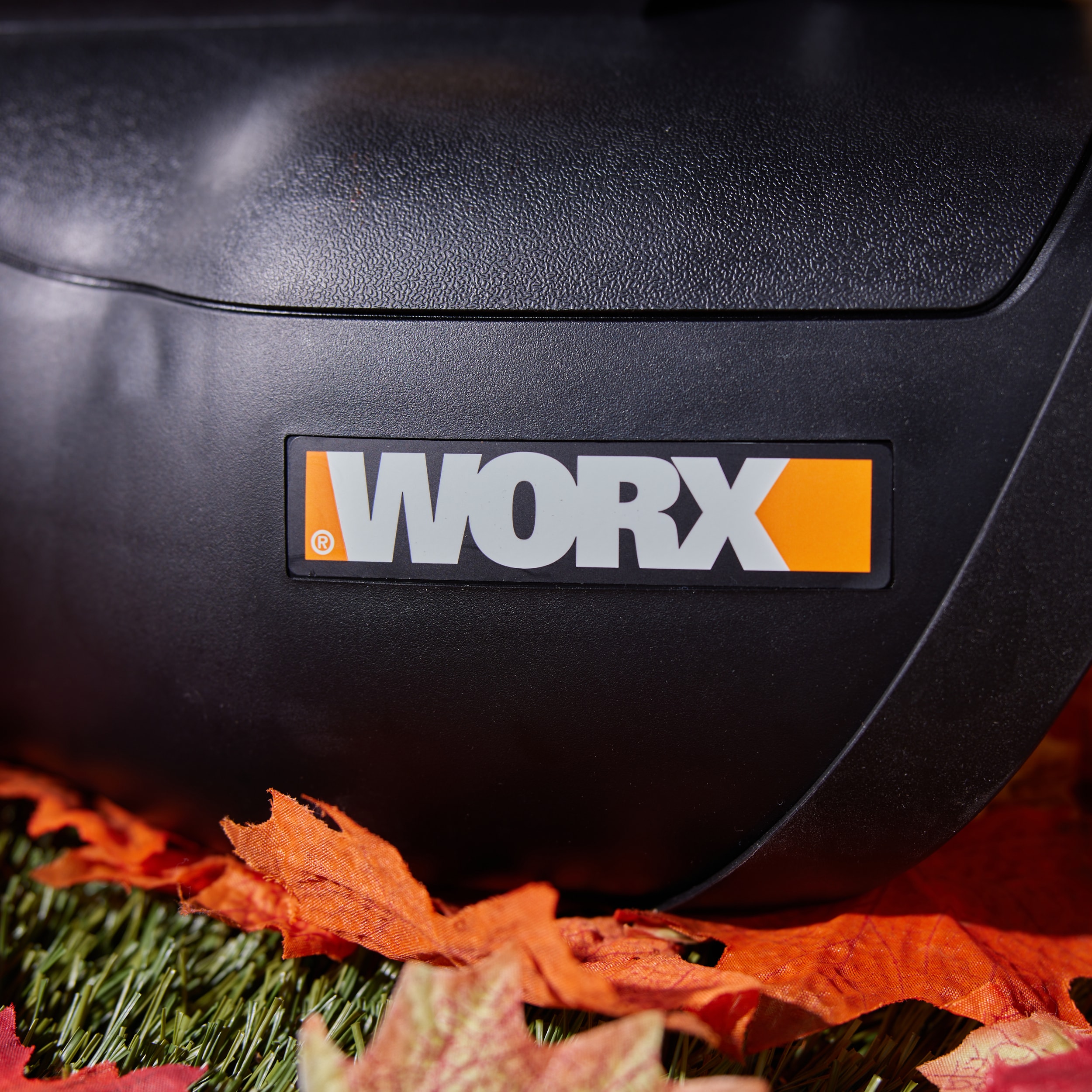 WORX 450 CFM 120 MPH Corded Electric Handheld Leaf Blower in the