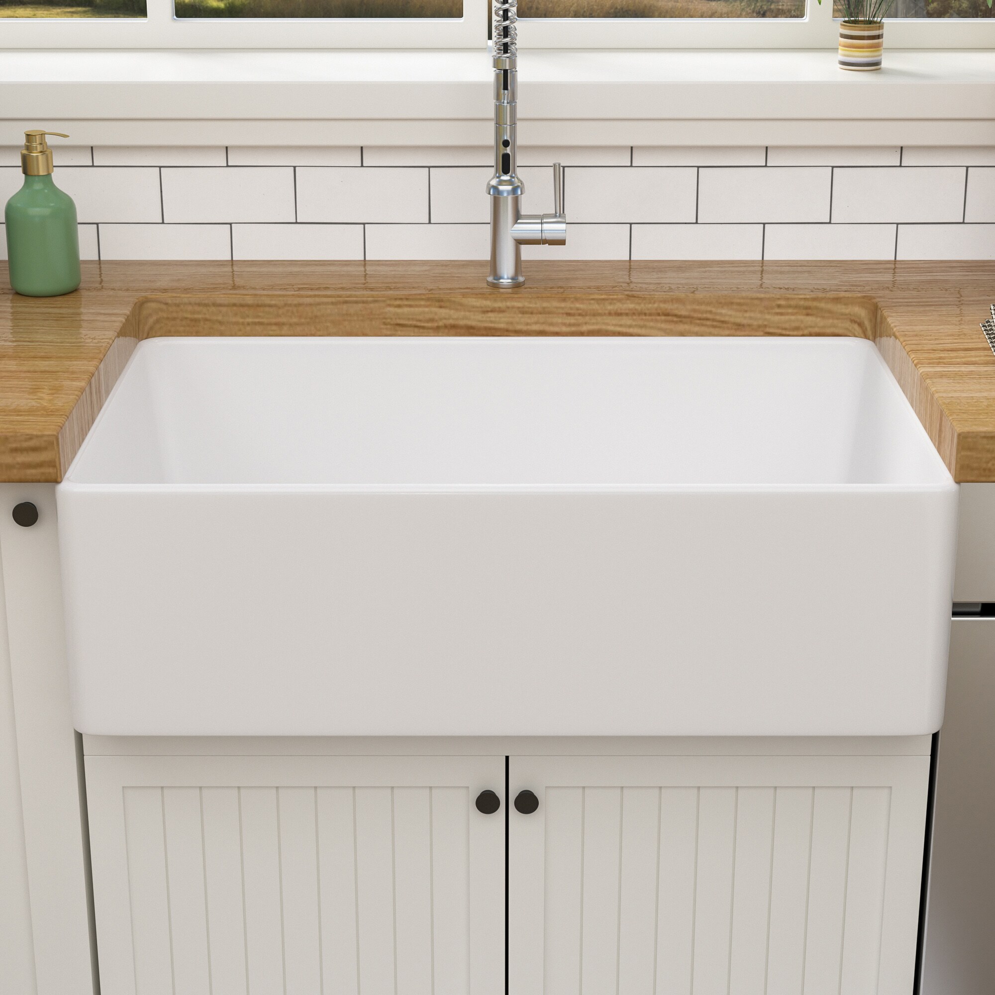 Charleston 33’’ x 10 Fireclay Farmhouse Kitchen Sink Set