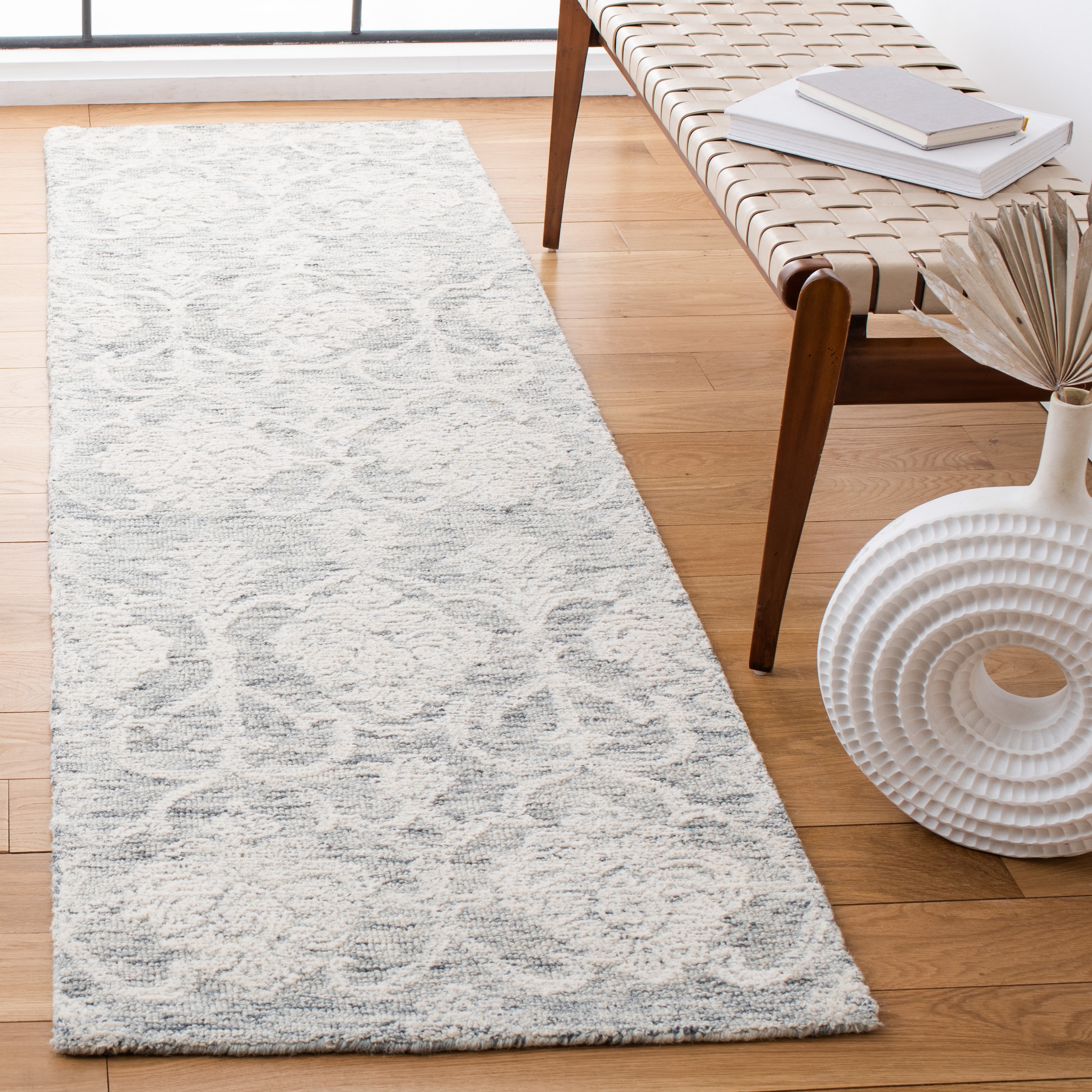 Safavieh MET996H-28 Metro Mizka 2 x 8 (ft) Tufted Wool Dark Gray/Ivory Rectangular Indoor Floral/Botanical Farmhouse/Cottage Runner rug