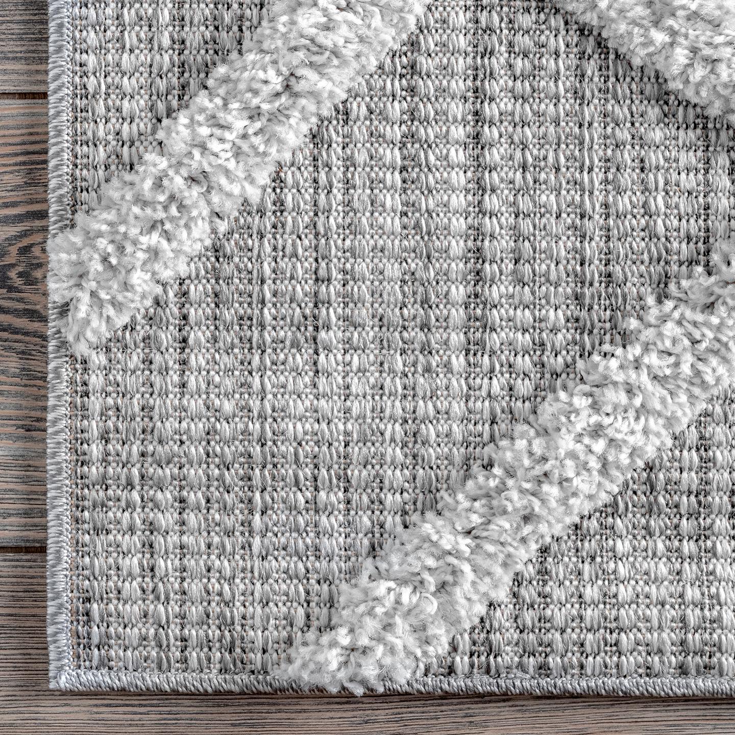 Gray Rectangular Synthetic Trellis Area Rug, 5' x 8'