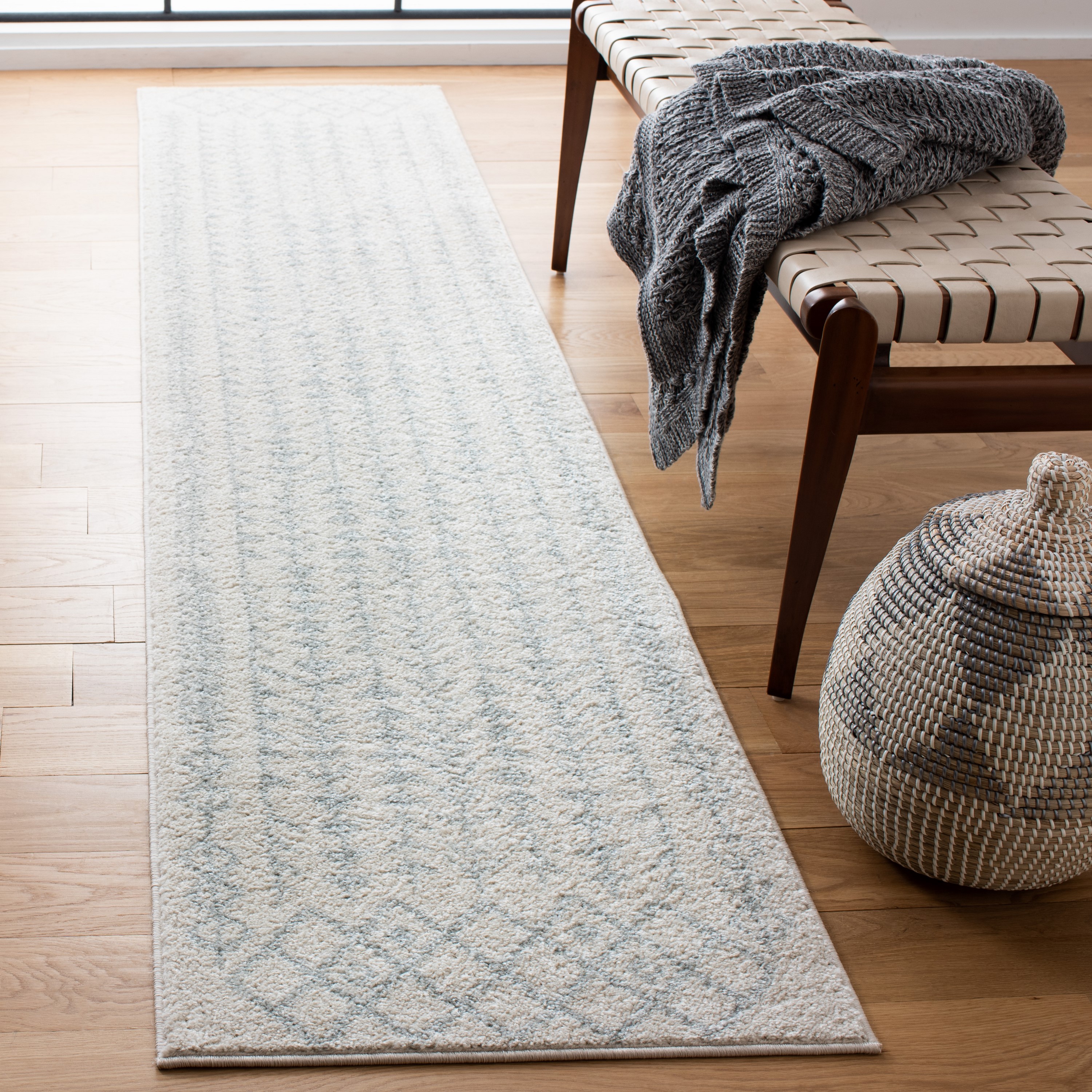 Safavieh TUL262B-29 Tulum Elida 2 x 9 (ft) Loomed Polypropylene Ivory/Light Gray Rectangular Indoor Tribal Bohemian/Eclectic Runner rug