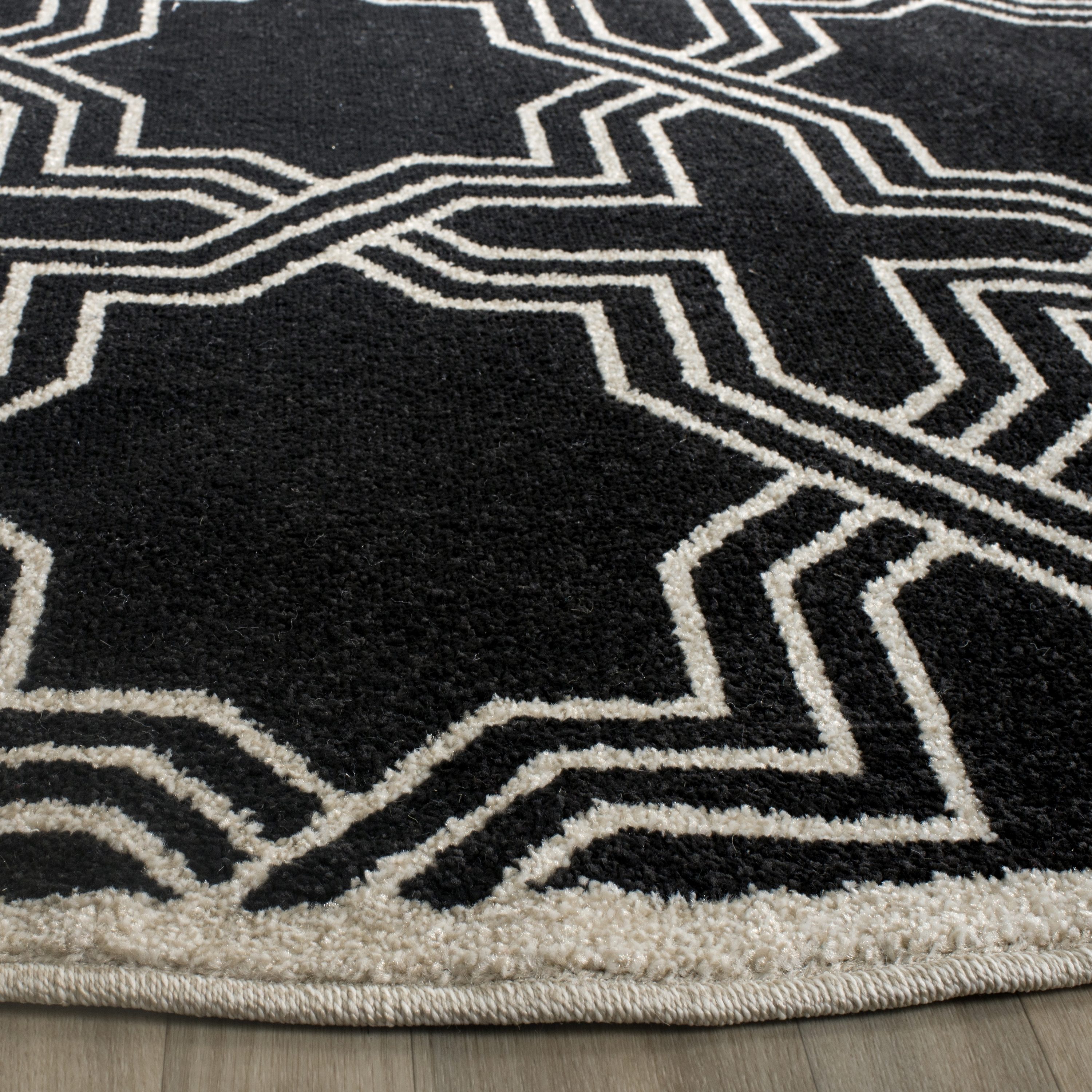 Reversible Anthracite & Ivory Synthetic 7' Round Rug