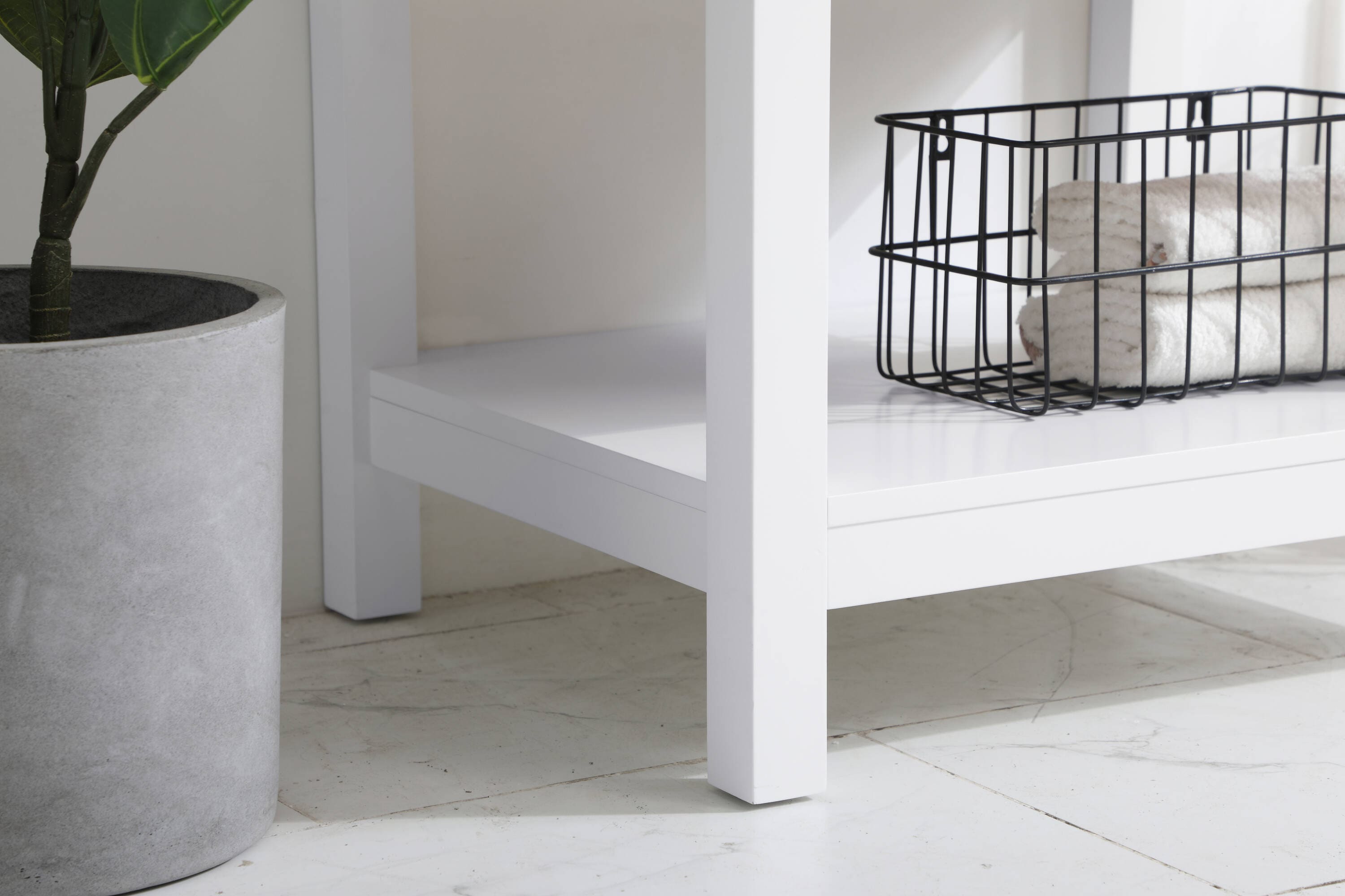 Sinclaire 24" White Quartz Top Traditional Bathroom Vanity