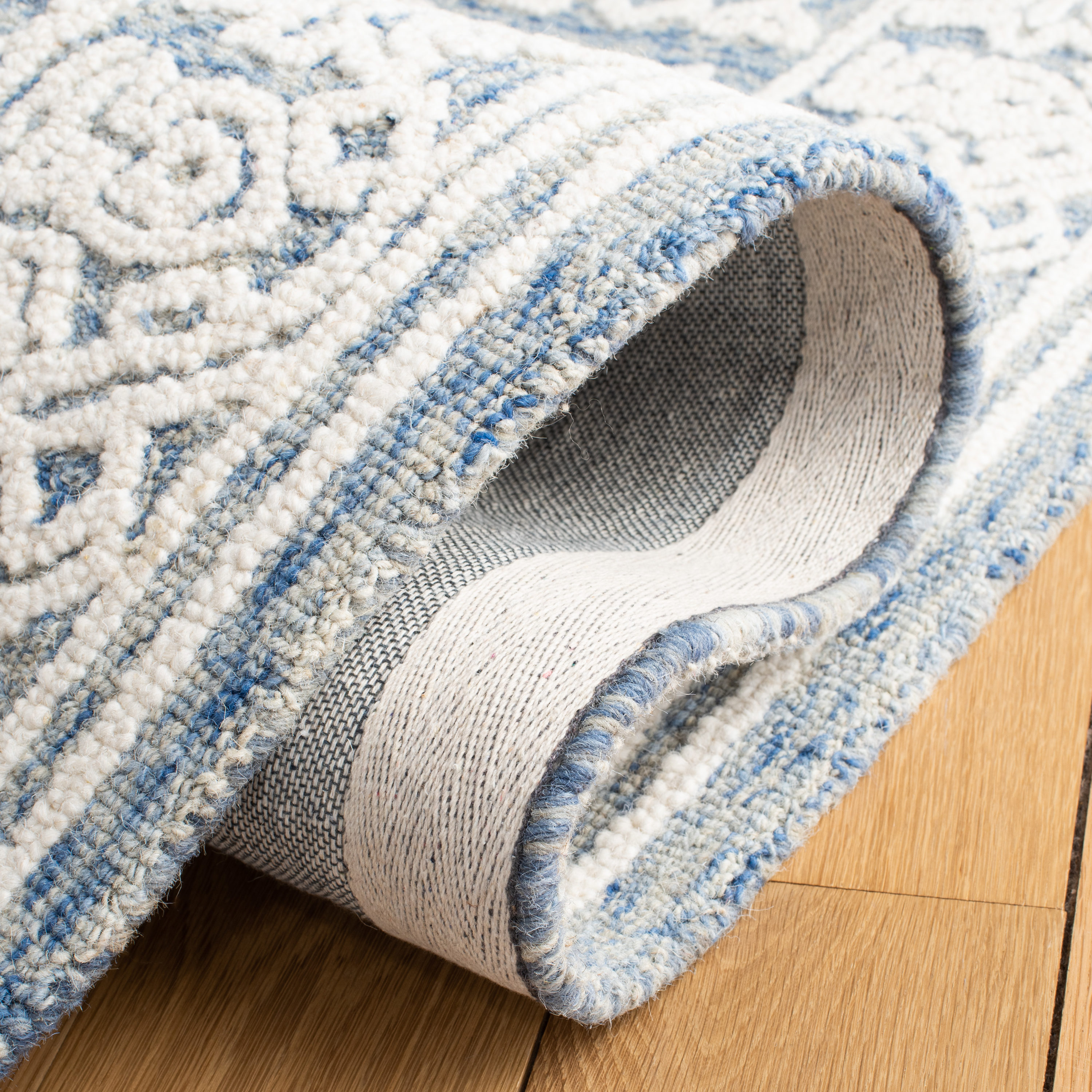 Blue and Ivory Hand-Tufted Wool Area Rug 5' x 8'