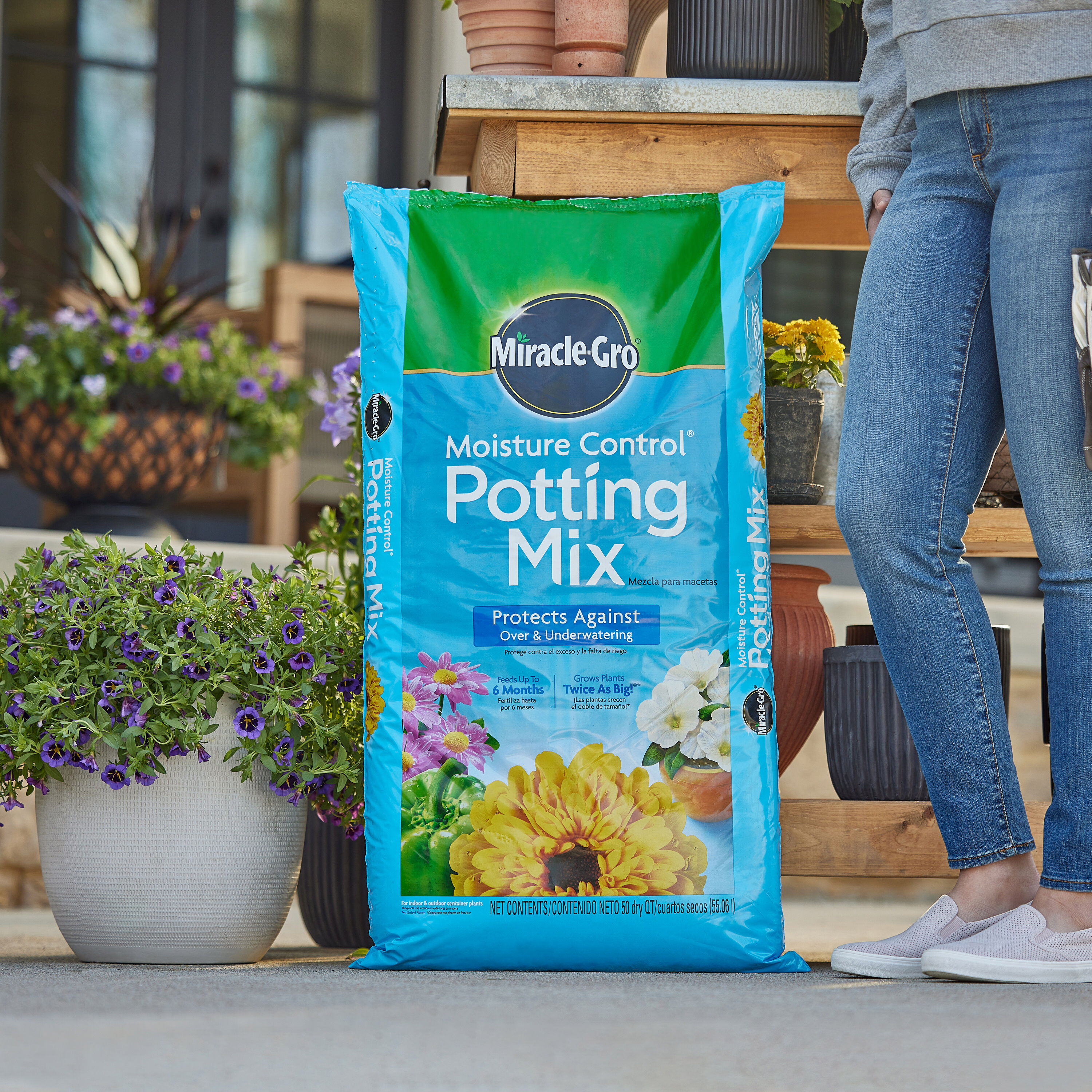 Miracle-Gro Moisture Control 50-Quart All-purpose Potting Soil Mix in the  Soil department at