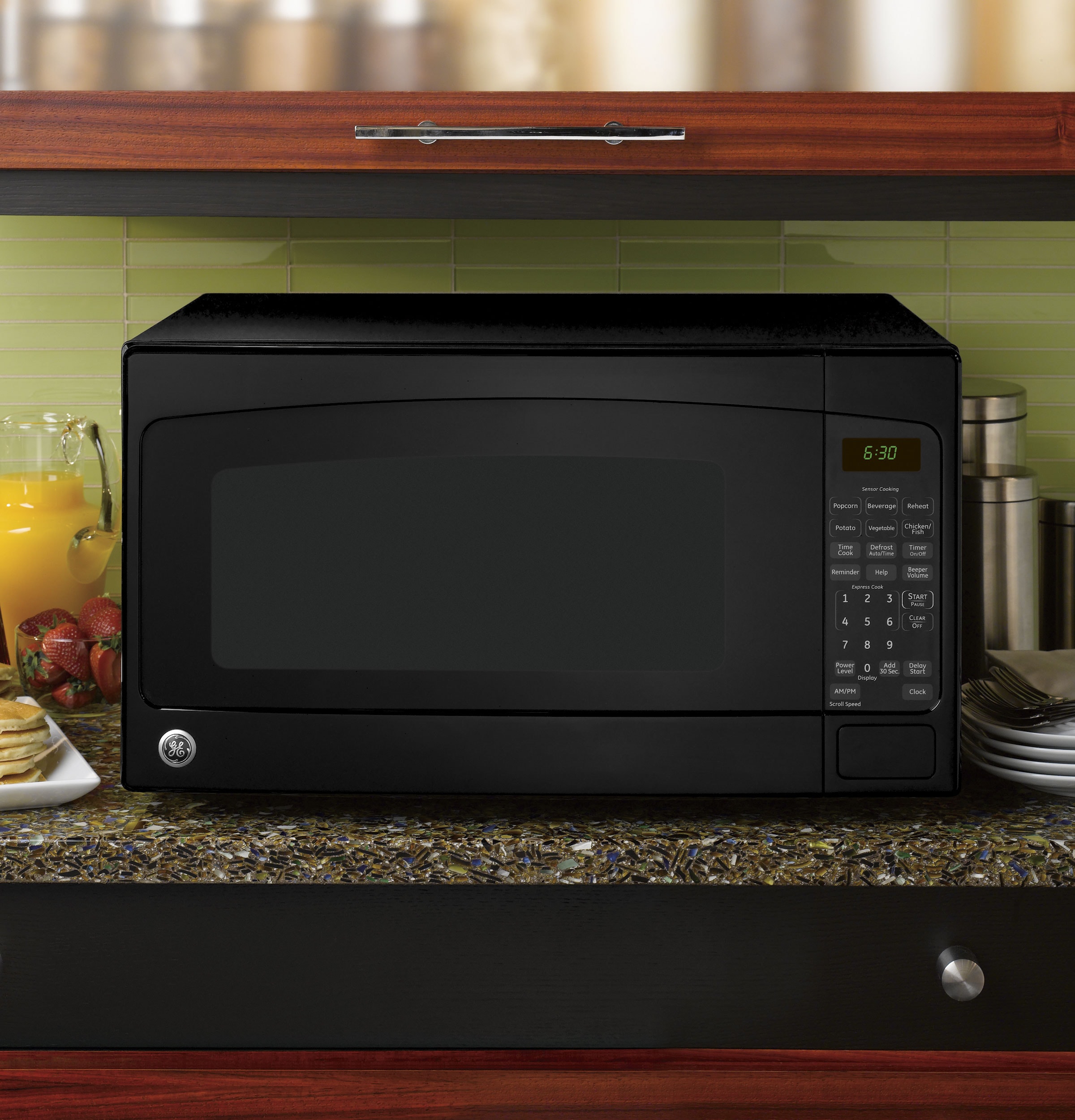 GE 0.7 Cu. Ft. Spacemaker Countertop Microwave Oven in Stainless Steel  JEM3072SHSS - The Home Depot