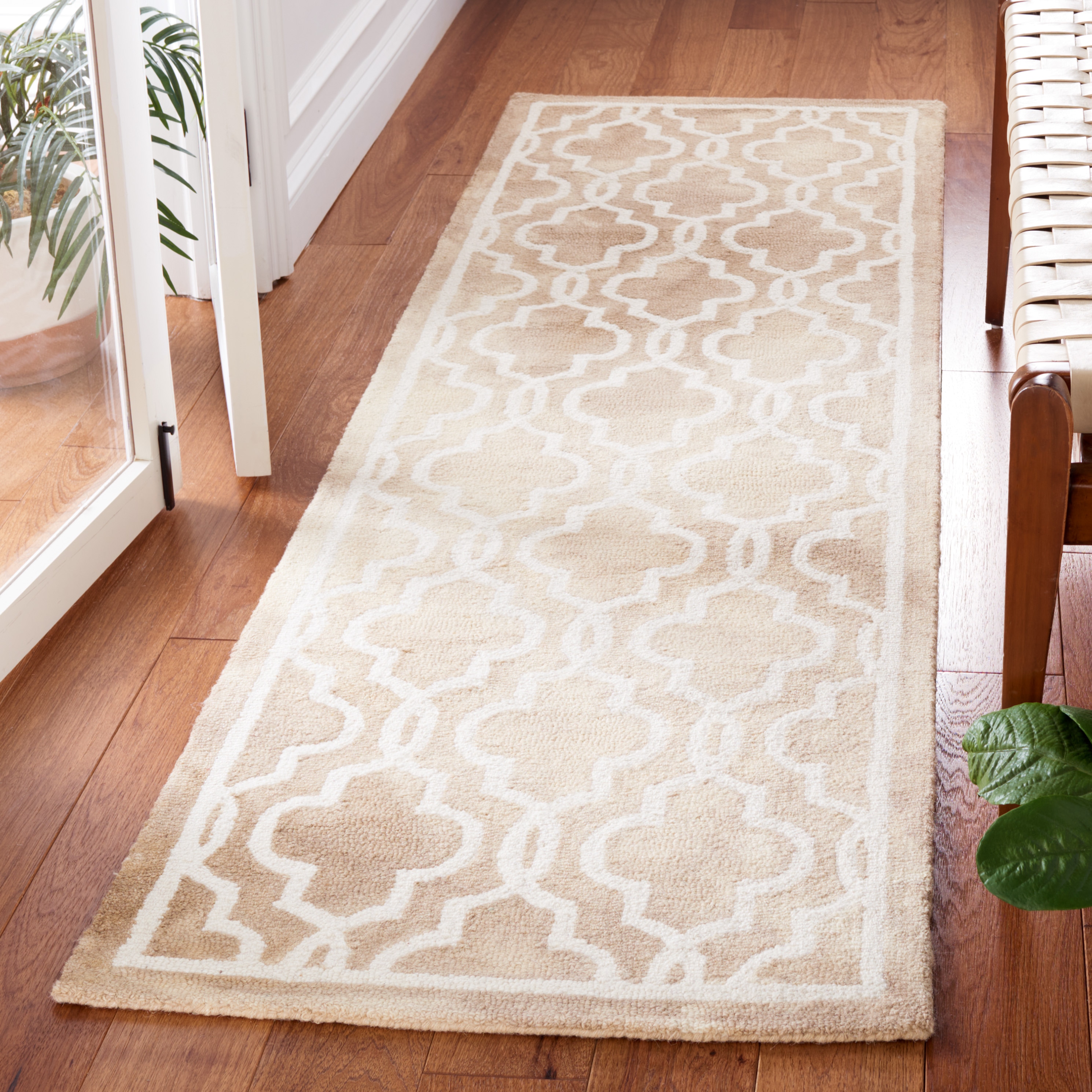 Safavieh DDY539G-26 Dip Dye Maribeth 2 x 6 (ft) Tufted Wool Beige/Ivory Rectangular Indoor Trellis Bohemian/Eclectic Runner rug