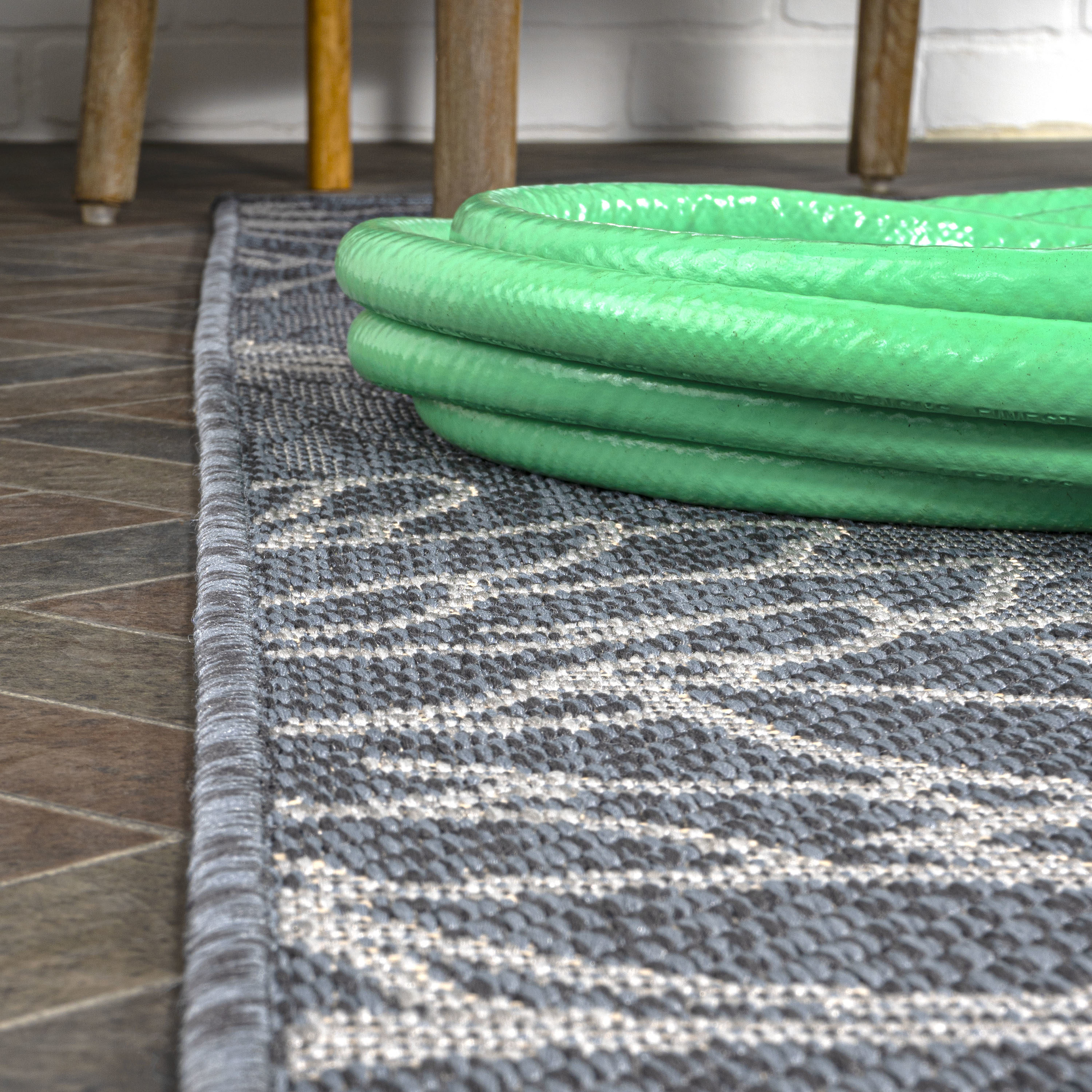 3' x 5' Navy and Gray Synthetic Floral Indoor/Outdoor Area Rug