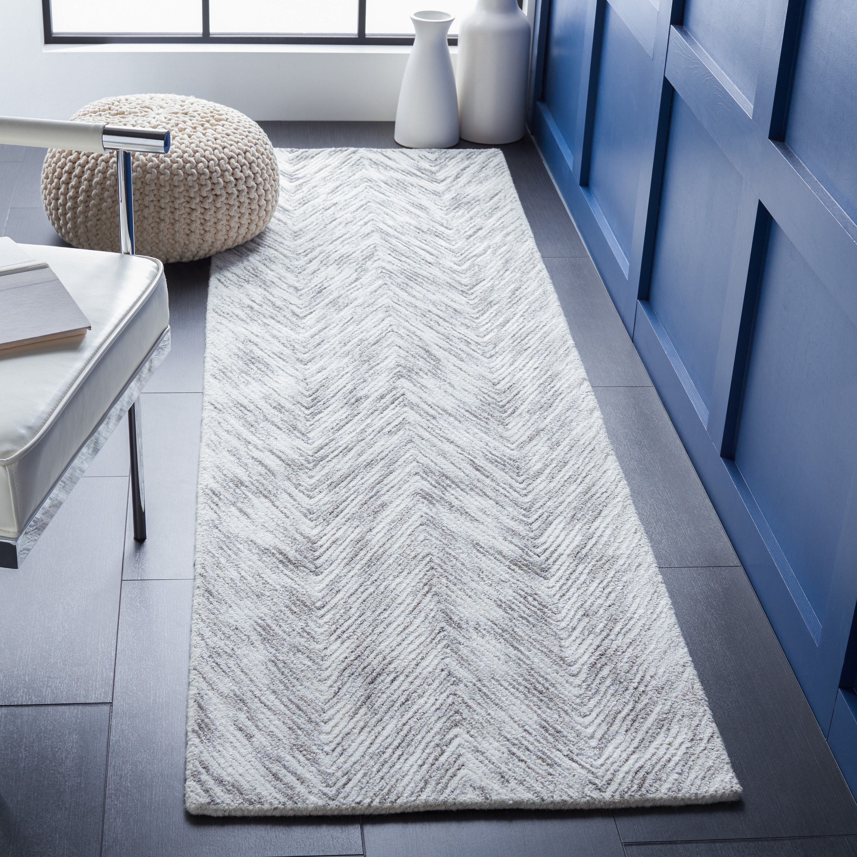 Safavieh SOH175F-28 Soho Guruzne 2 x 8 (ft) Tufted Synthetic Gray/Ivory Rectangular Indoor Abstract Bohemian/Eclectic Runner rug