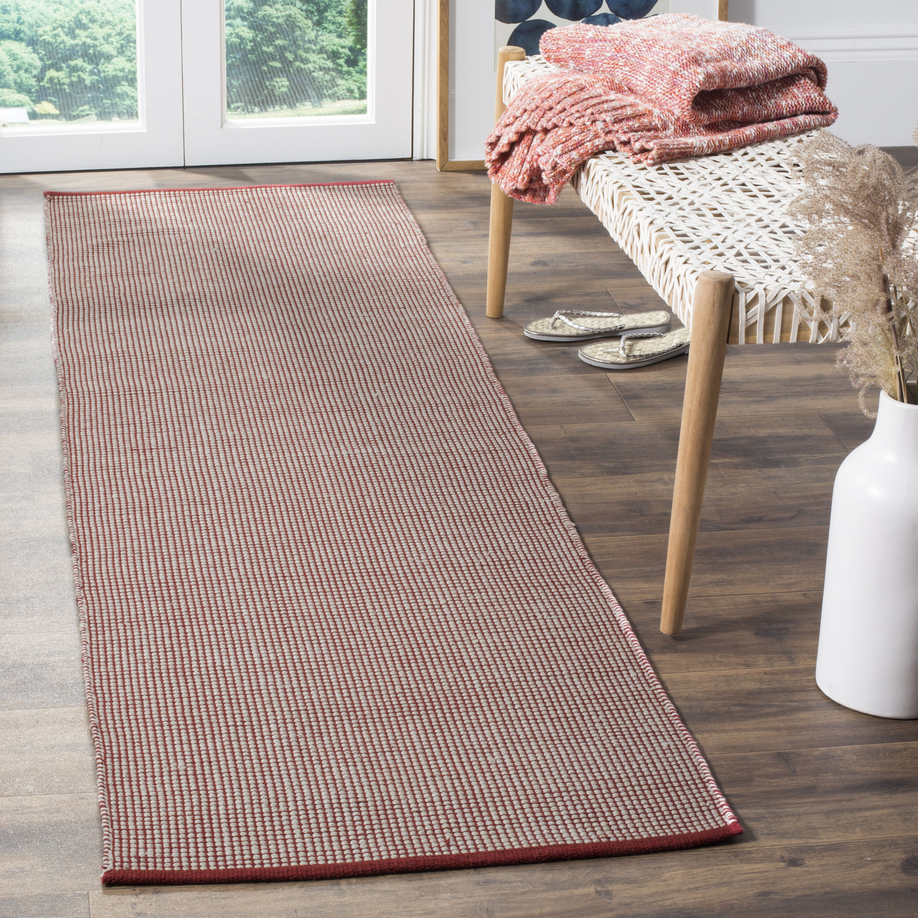 Safavieh MTK345C-28 Montauk Hither 2 x 8 (ft) Cotton Ivory/Red Rectangular Indoor Geometric Coastal Runner rug