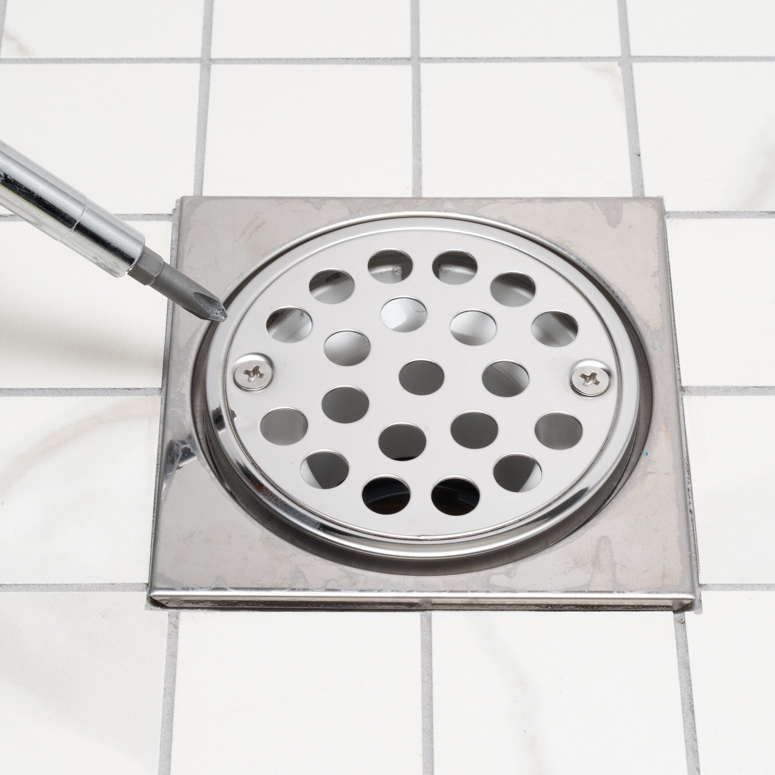 Oatey 4-in Screw-Rite Round Stainless Steel Strainer in the Shower