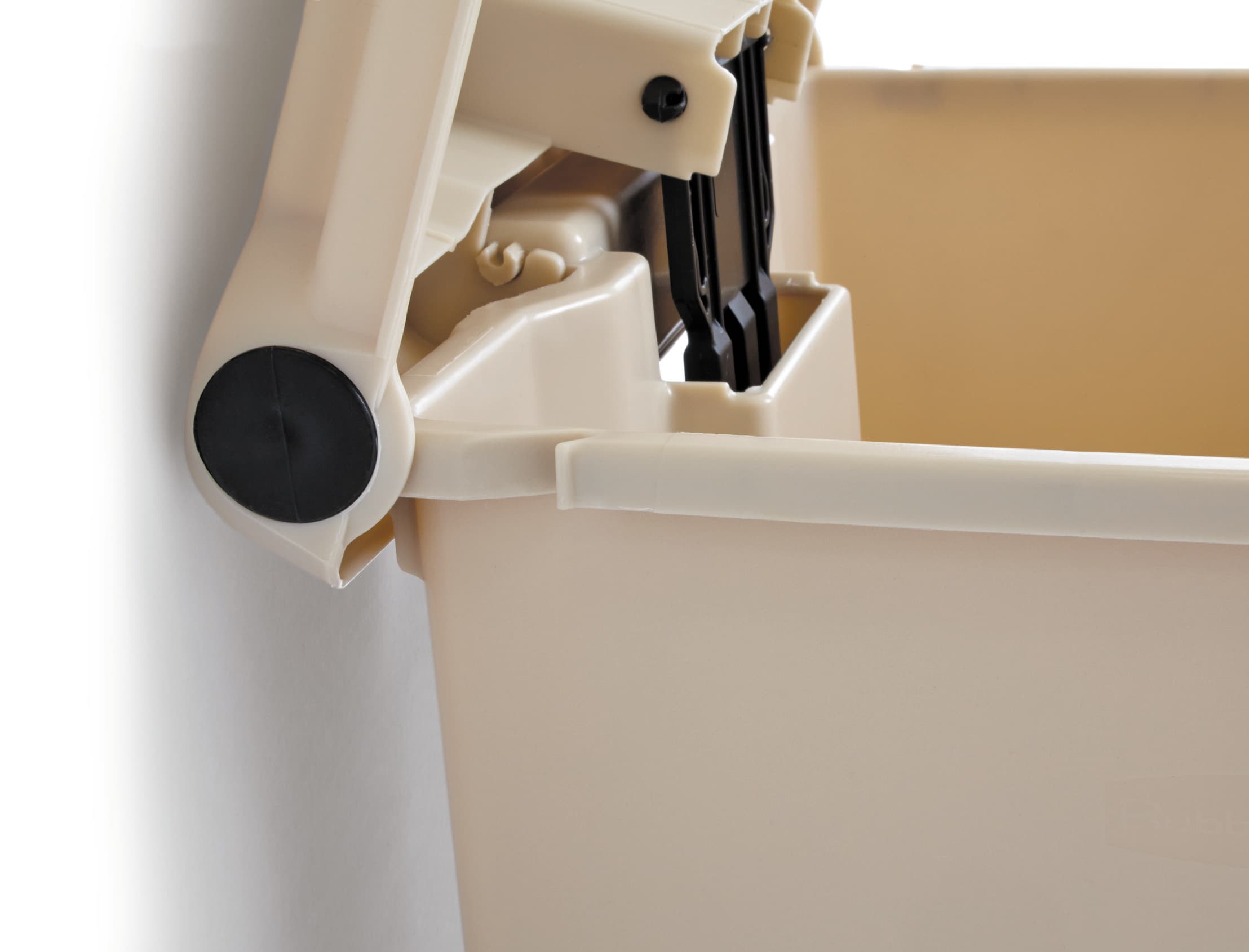 Rubbermaid Commercial Products FG614400BEIG m031725 - View #5