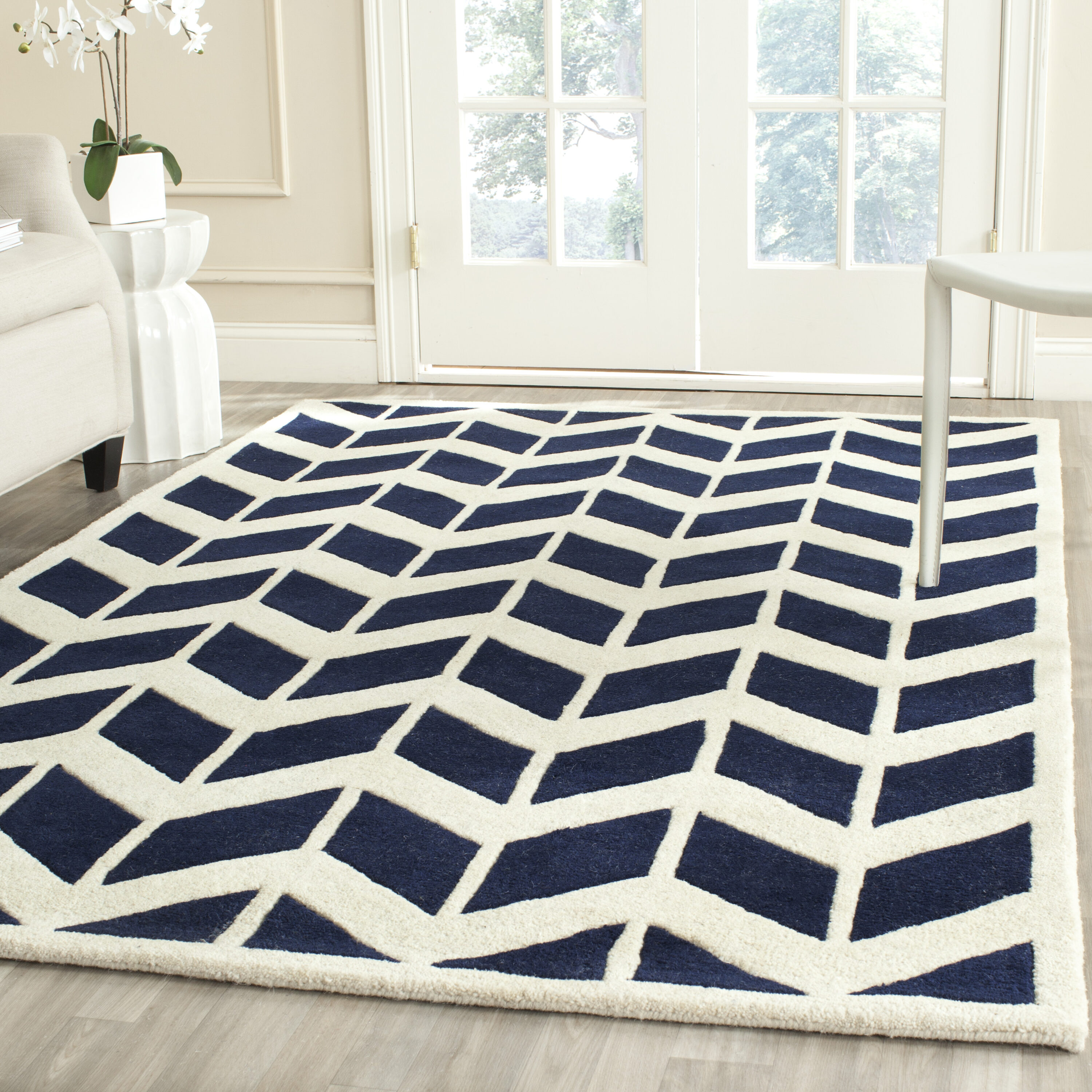  Chatham 746 Dark Blue/Ivory Contemporary 5ft x 8ft Medium Rectangle Rug