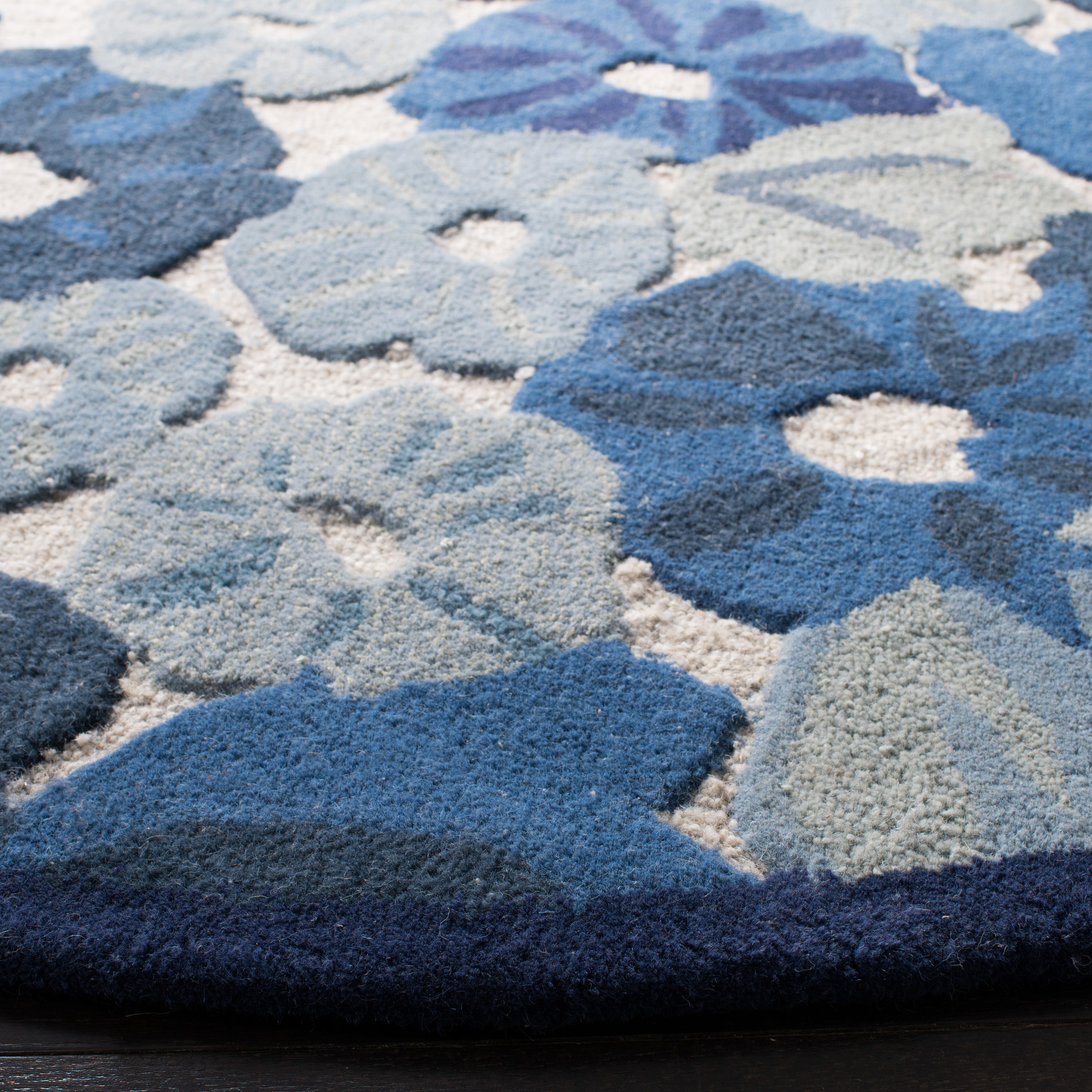 Azurite Blue 6' Round Hand-Knotted Wool Floral Rug