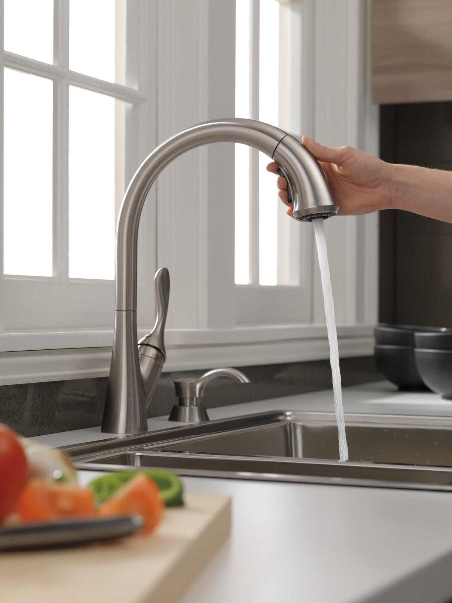 Delta Ashton Stainless Single Handle Pulldown Kitchen Faucet with Deck