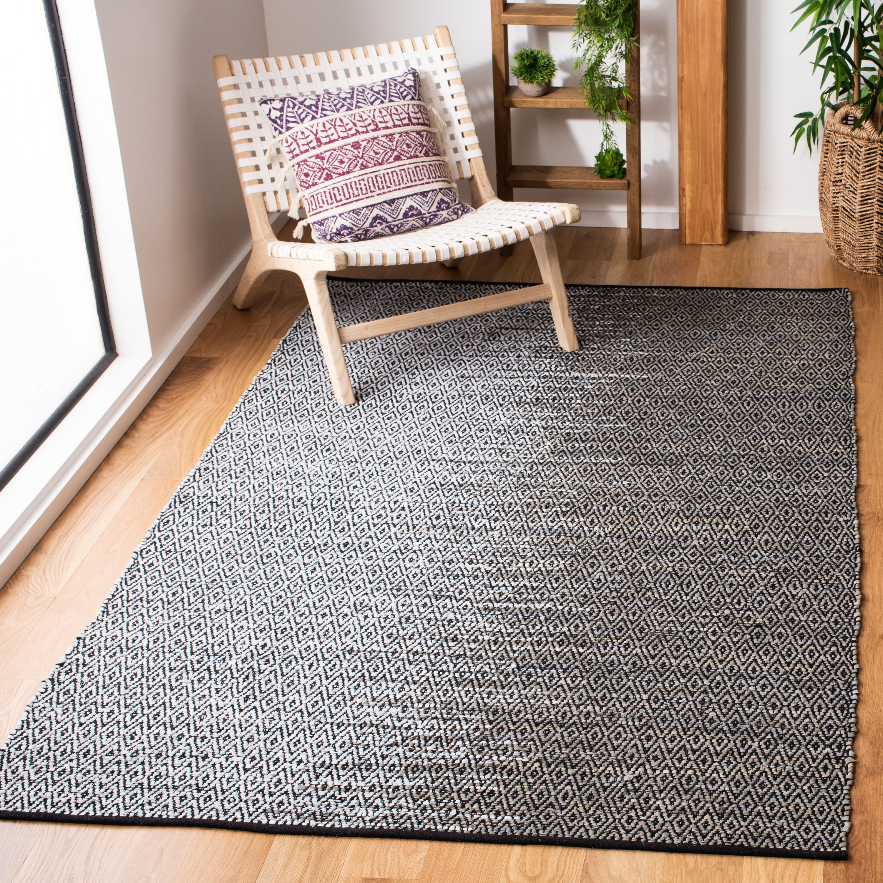 Safavieh VTL388A-4 Vintage Leather Shoshoni 4 x 6 (ft) Leather Light Gray/Gray Rectangular Indoor Ombre Coastal Area rug