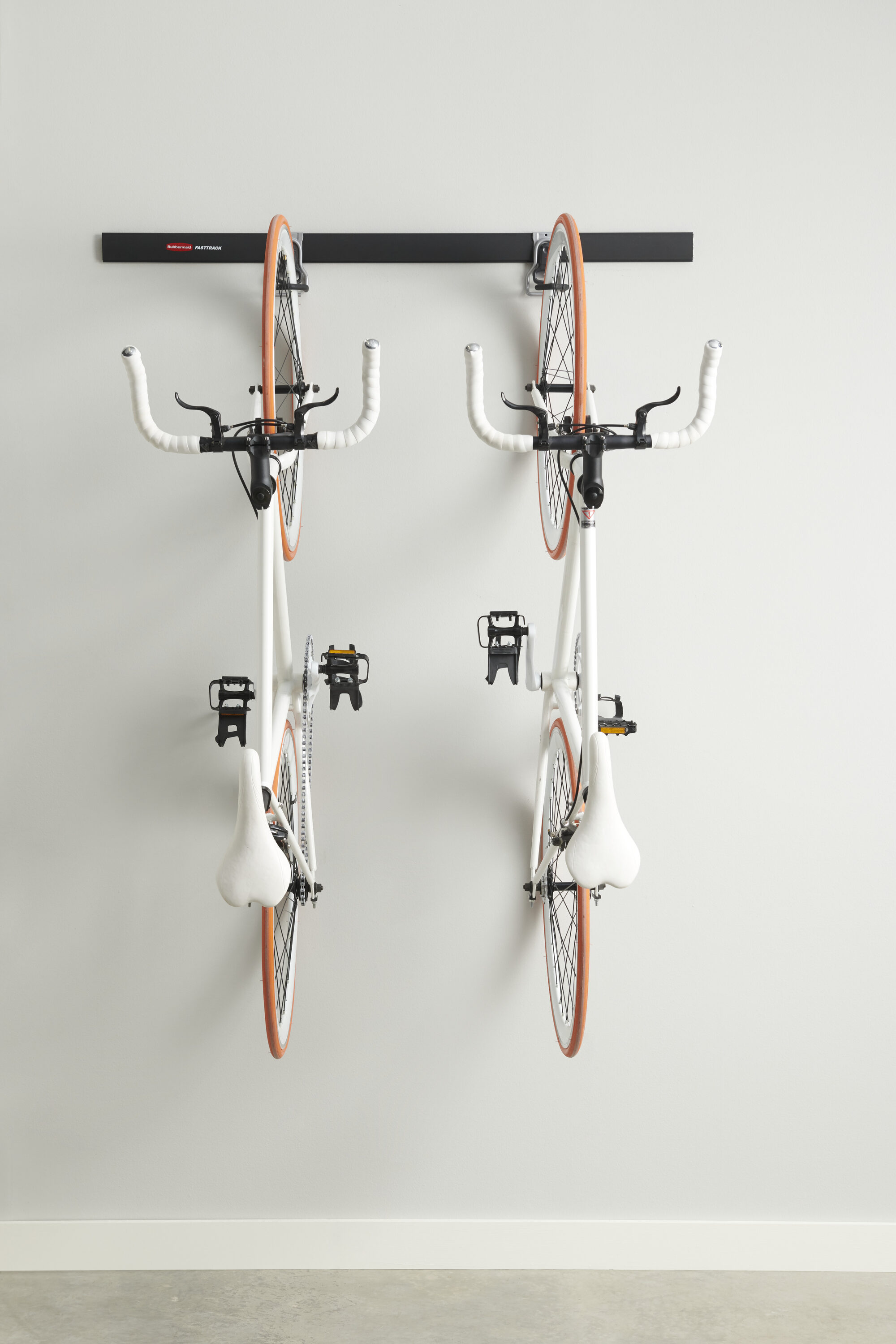 Rubbermaid fasttrack best sale bike rack