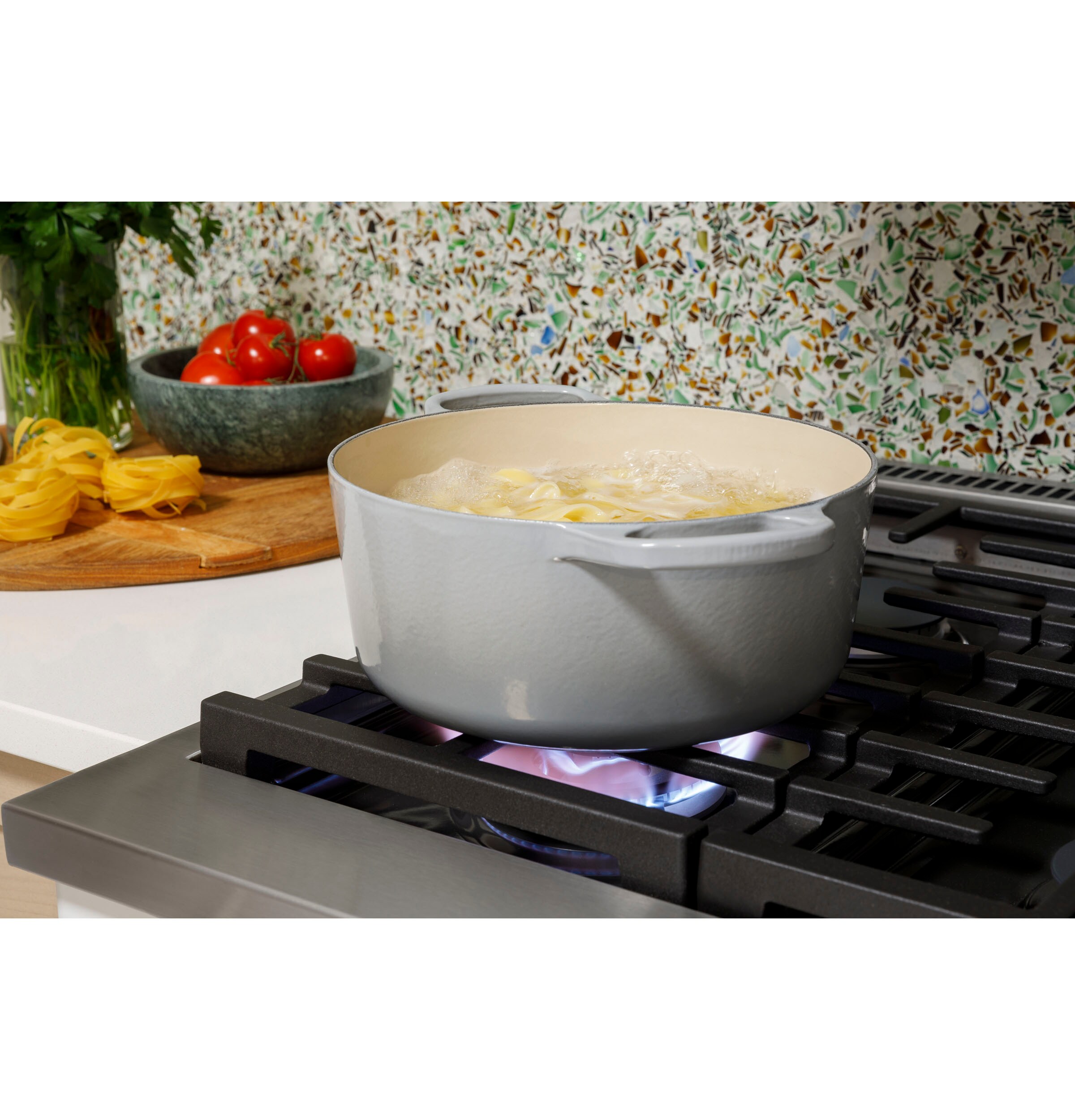 Café™ 36 Commercial-Style Gas Rangetop with 6 Burners (Natural