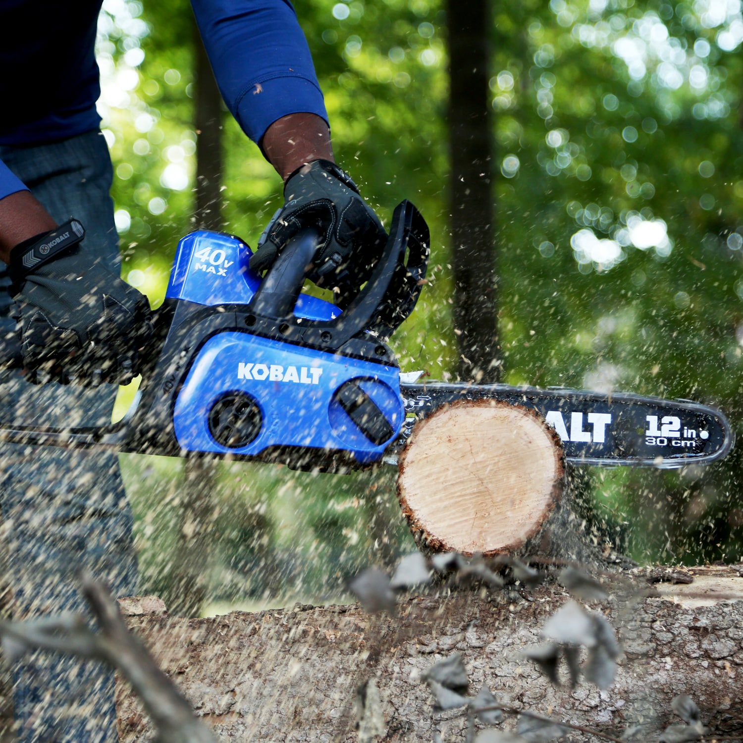 Battery powered chainsaw discount lowes