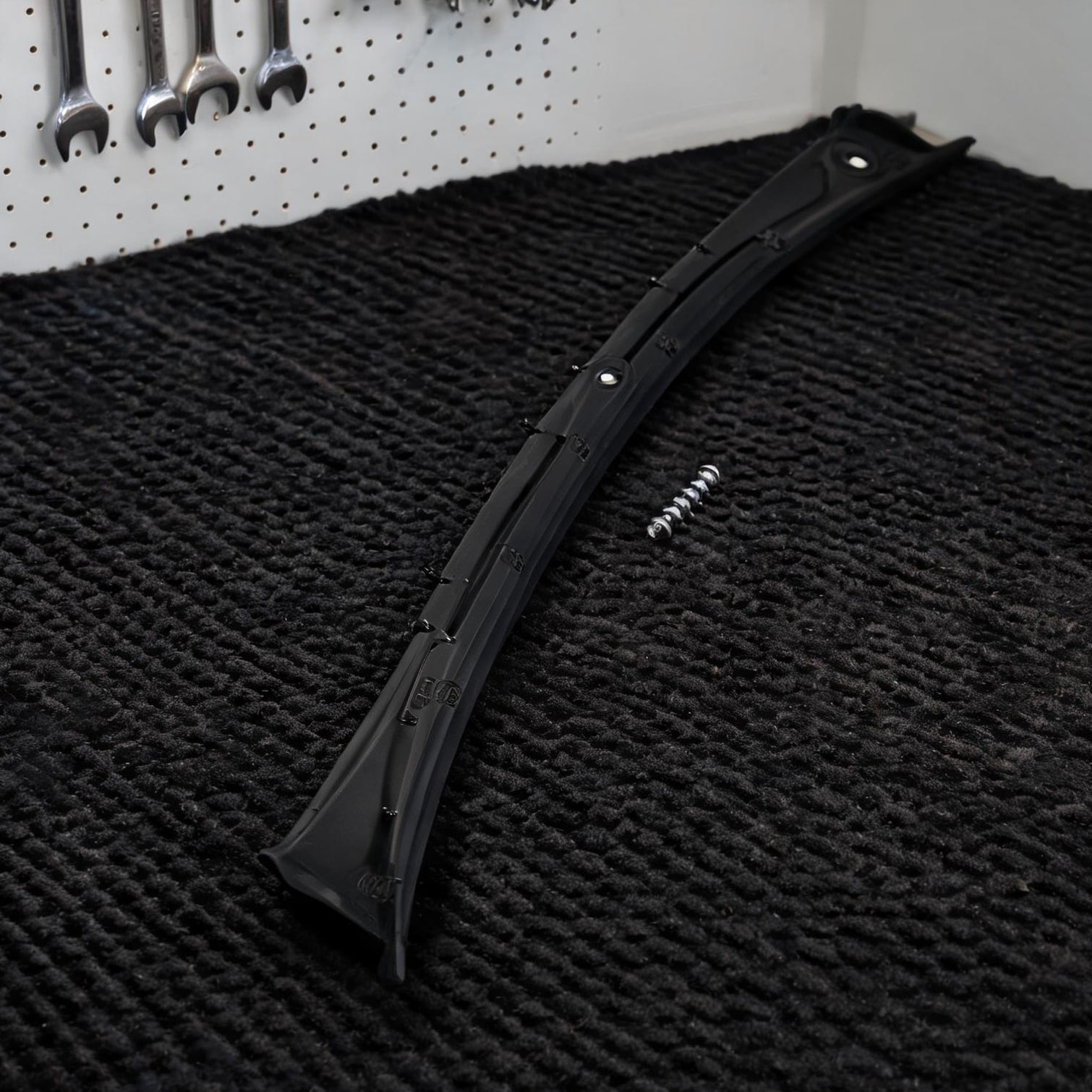 sunjurt BMW 3-Series E46 1999 Windshield Wiper Cowl Panel 58.5 x 11.6 x 5.1 in