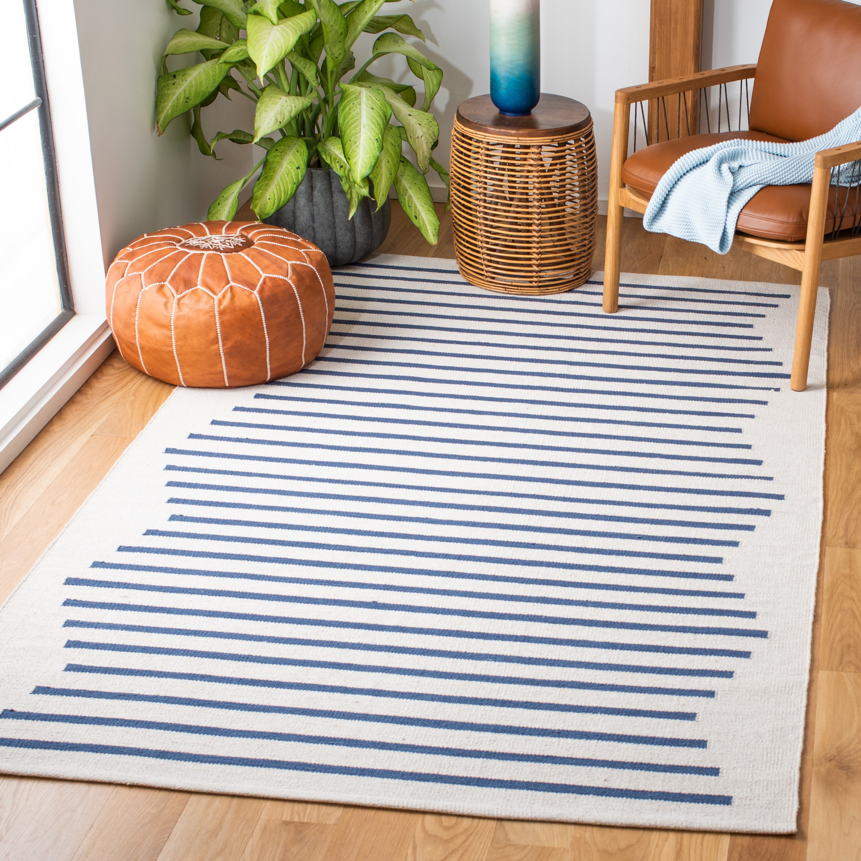 Safavieh MTK313M-9 Montauk Nicoletta 9 x 12 (ft) Cotton Ivory/Navy Rectangular Indoor Abstract Bohemian/Eclectic Area rug