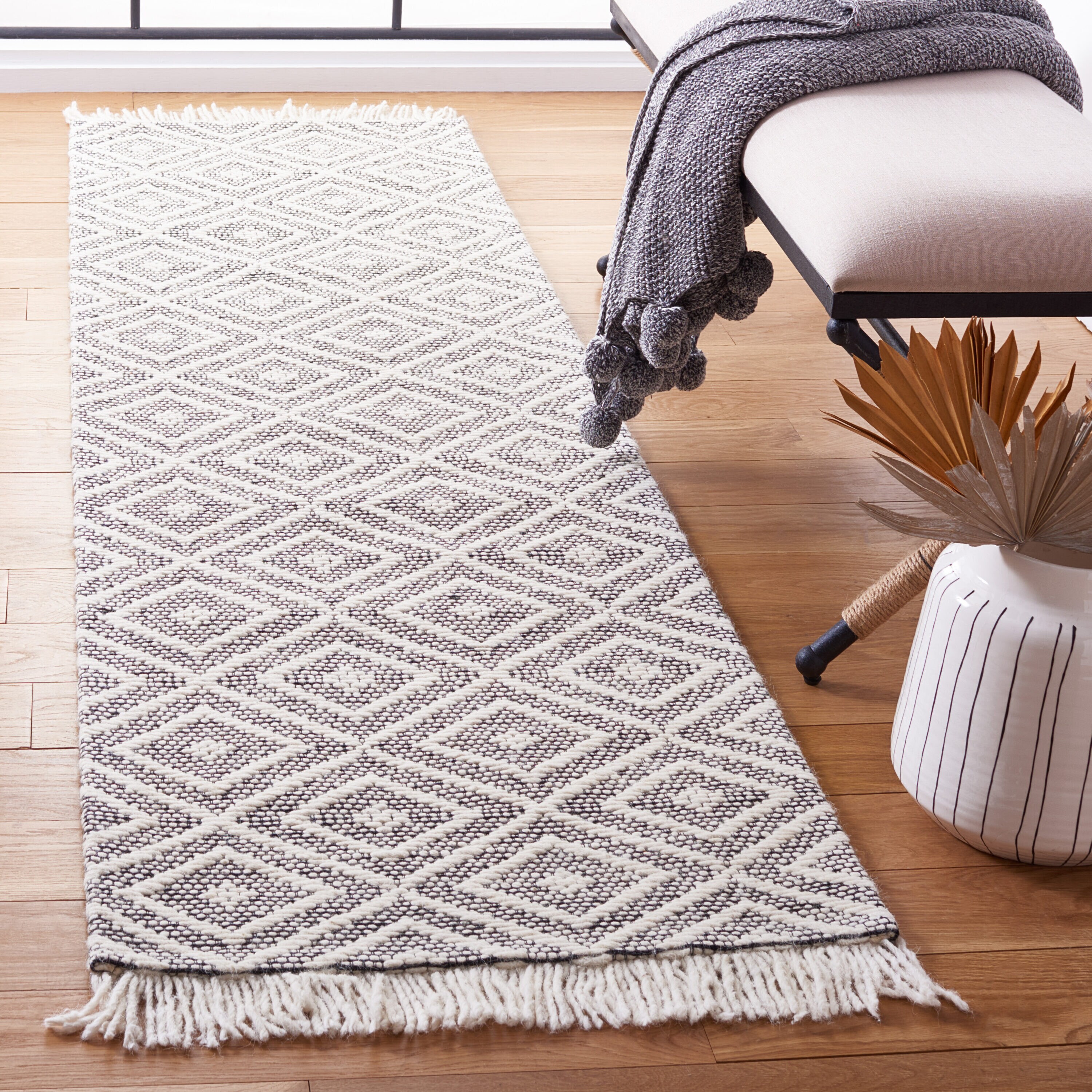  Marbella 206 Ivory/Black Contemporary 2ft-3in x 8ft Runner Rug