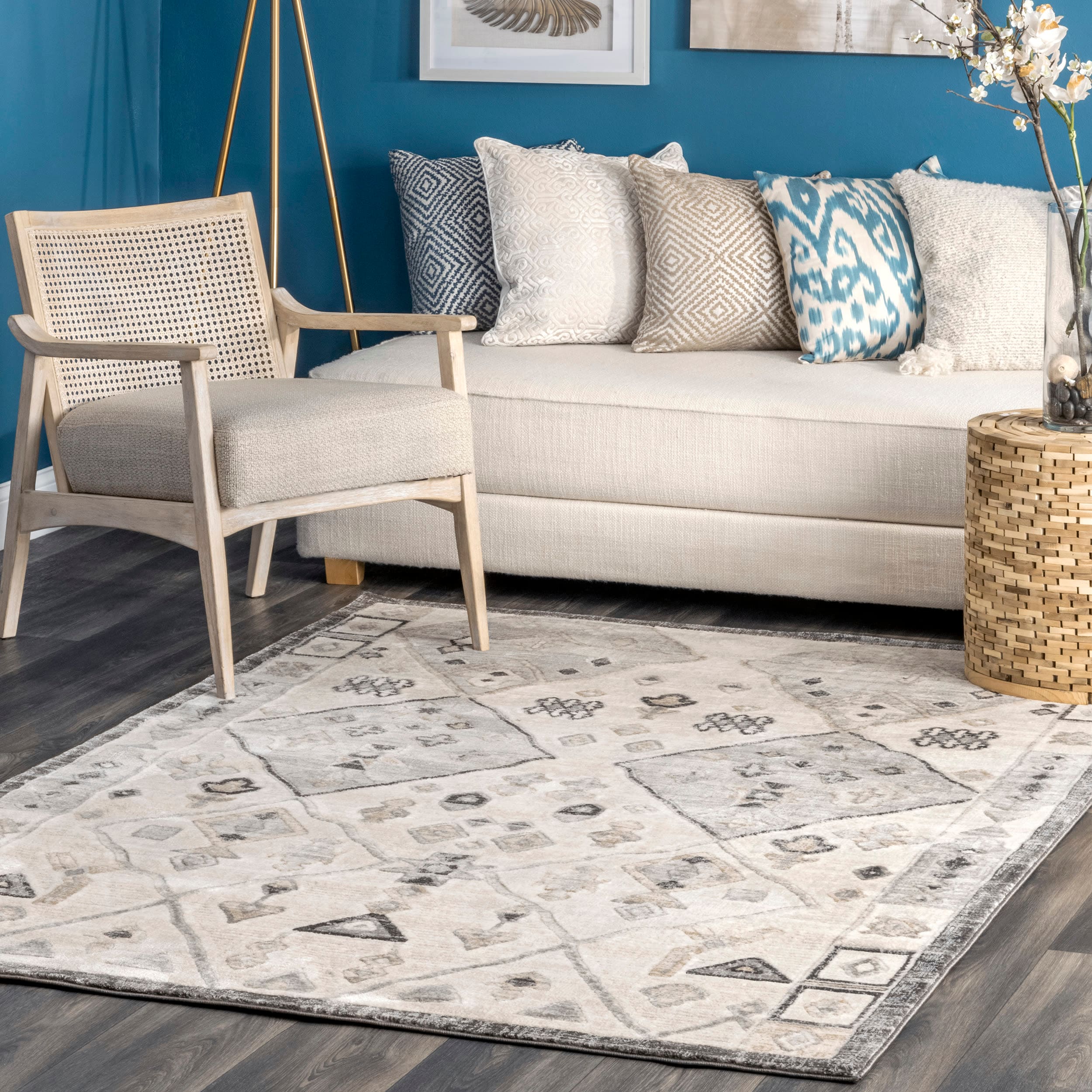 Hunter Ivory and Gray Synthetic Tribal Area Rug 2' x 3'