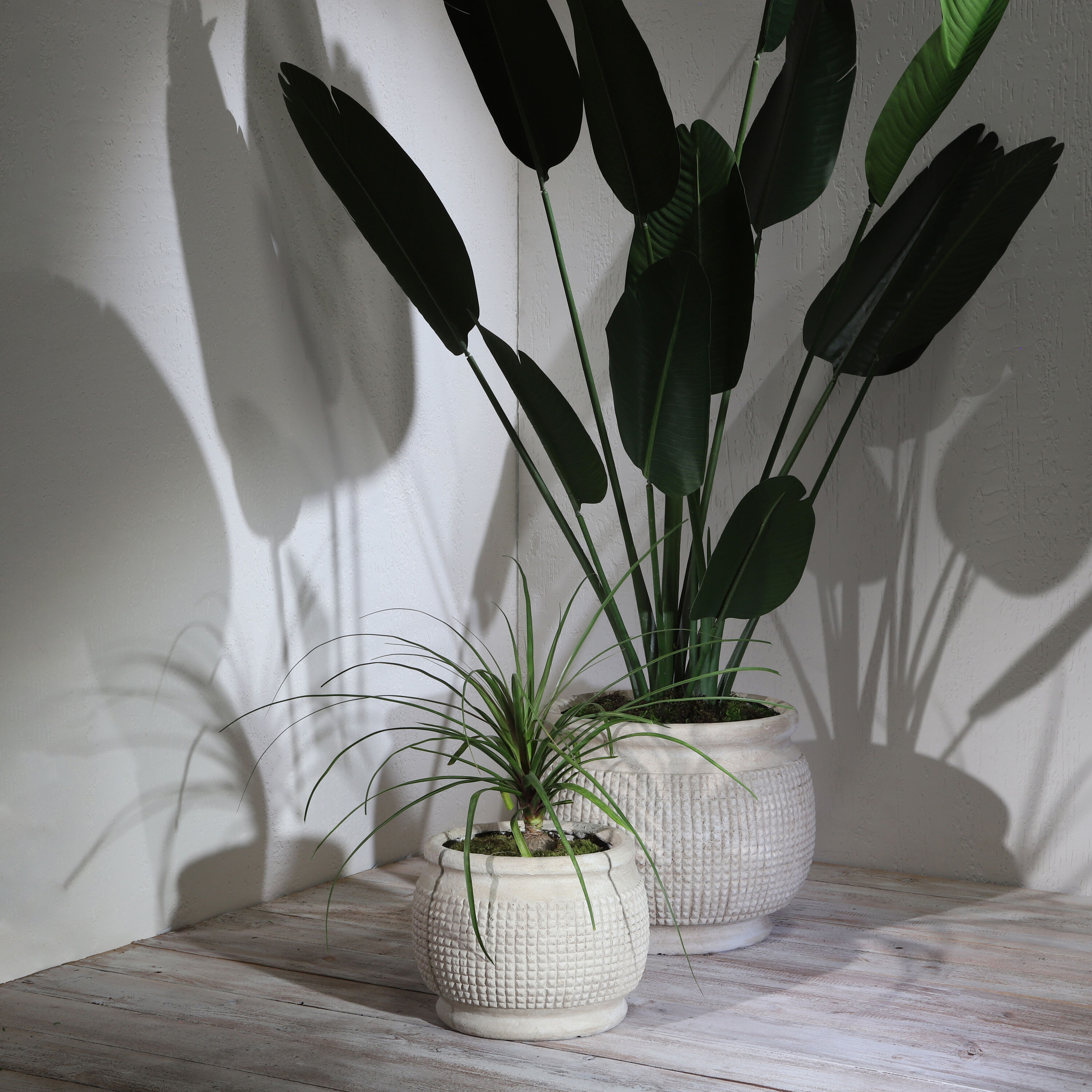 Sagebrook Home 16867 Round 17-in W x 14-in H Off-white Ceramic Indoor/Outdoor Planter