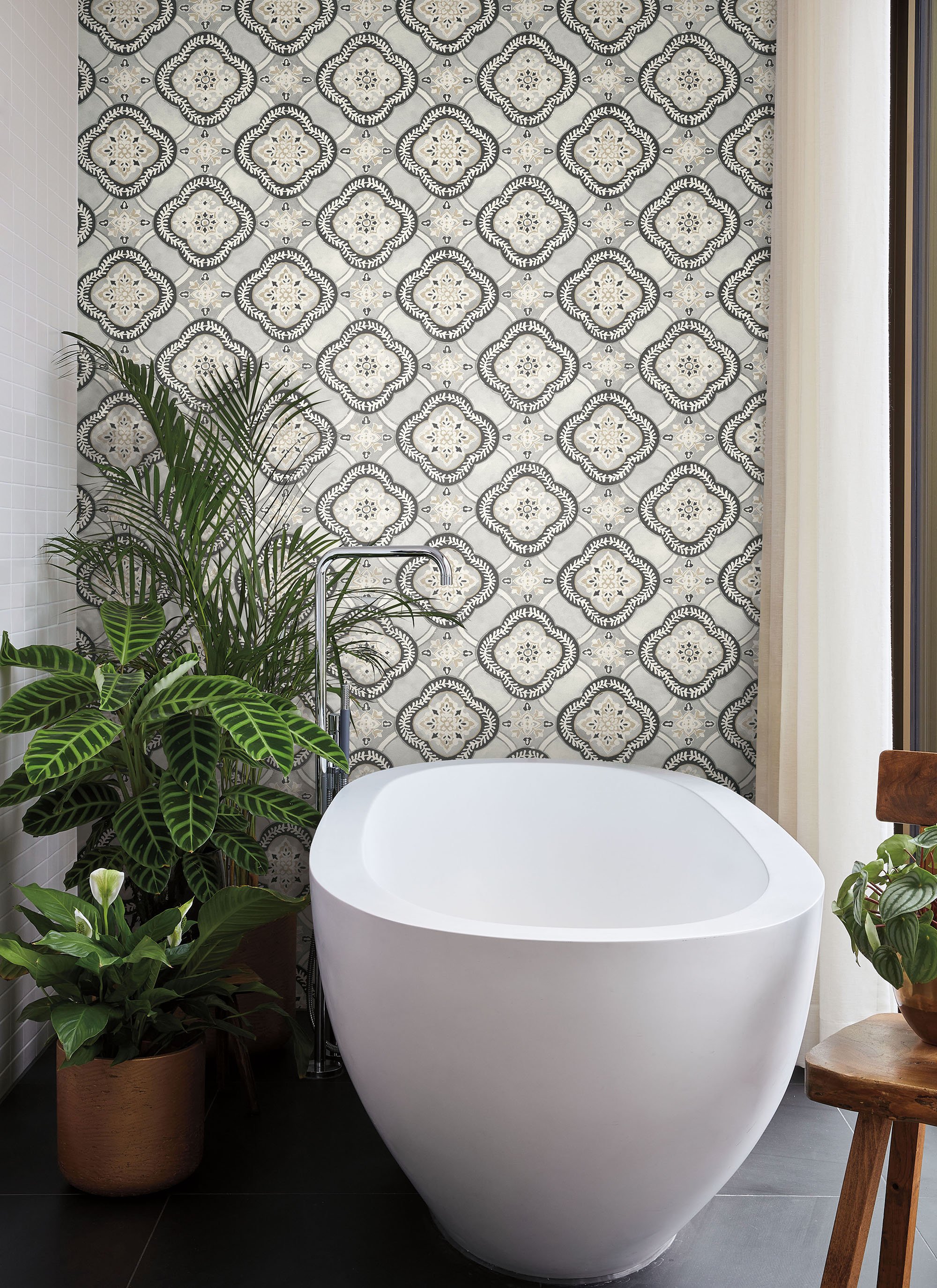 York Wallcoverings GO8213 Greenhouse 60.8-Sq. Feet Onyx Non-woven Geometric Prepasted Water Activated Paste Wallpaper