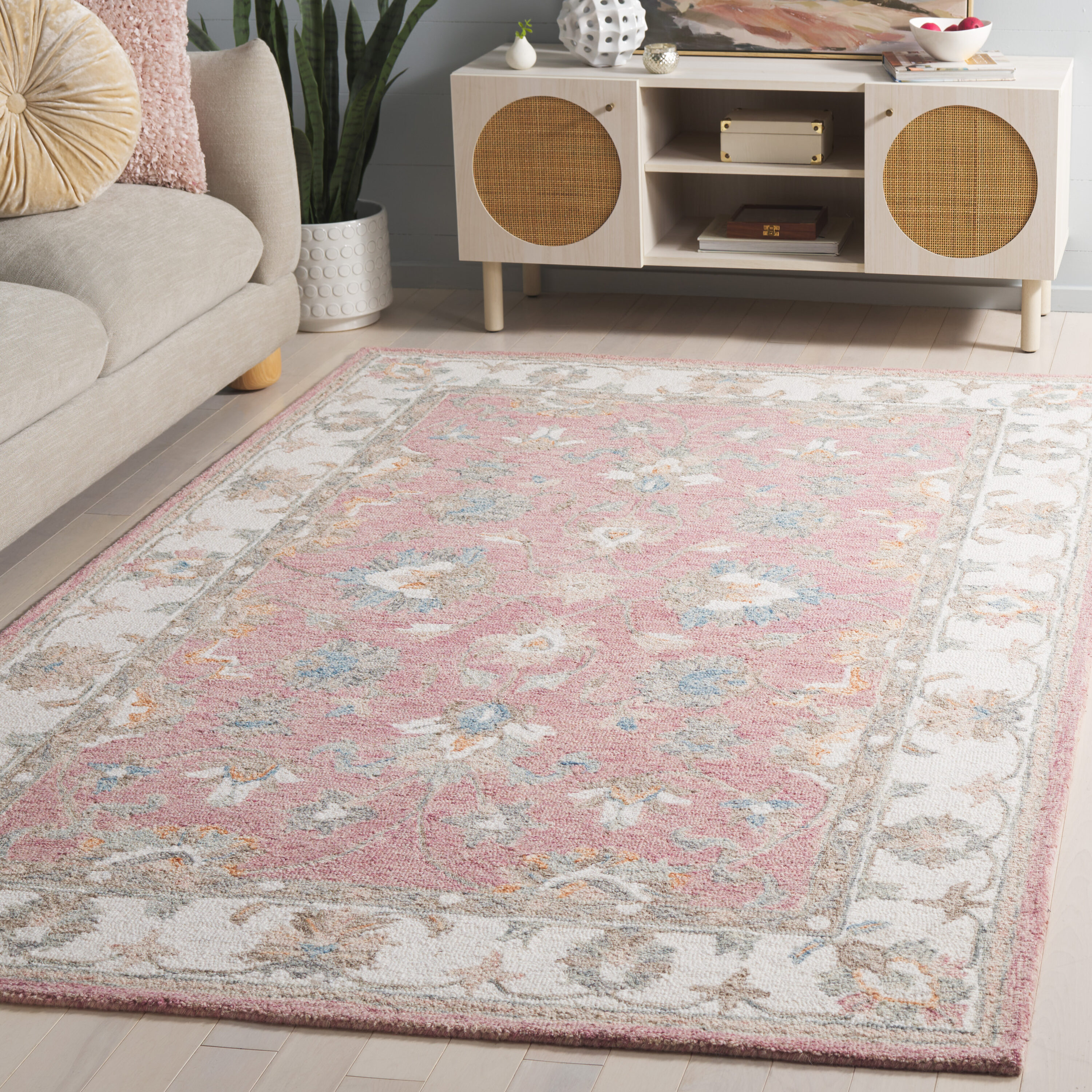  Heritage 125 Pink/Ivory Traditional 4ft x 6ft Small Rectangle Rug