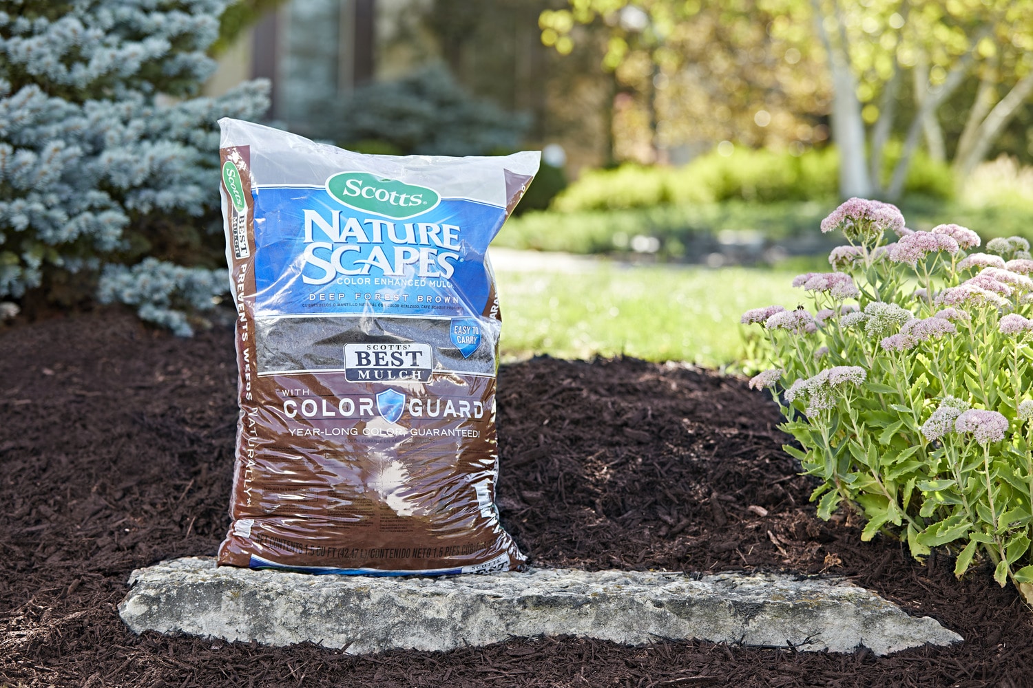 scotts-nature-scapes-color-enhanced-2-cu-ft-deep-forest-brown-mulch-at