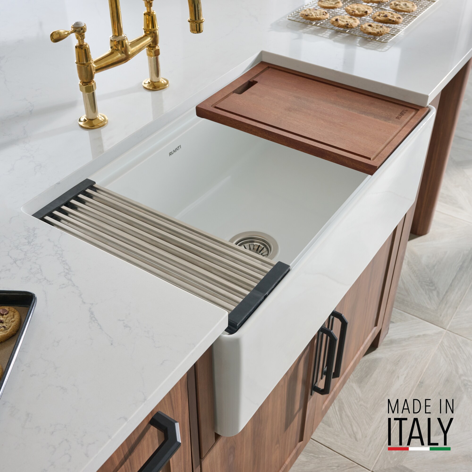 Ruvati Farmhouse Apron Front 33-in x 18.37-in White Fireclay Single Bowl Workstation Kitchen Sink