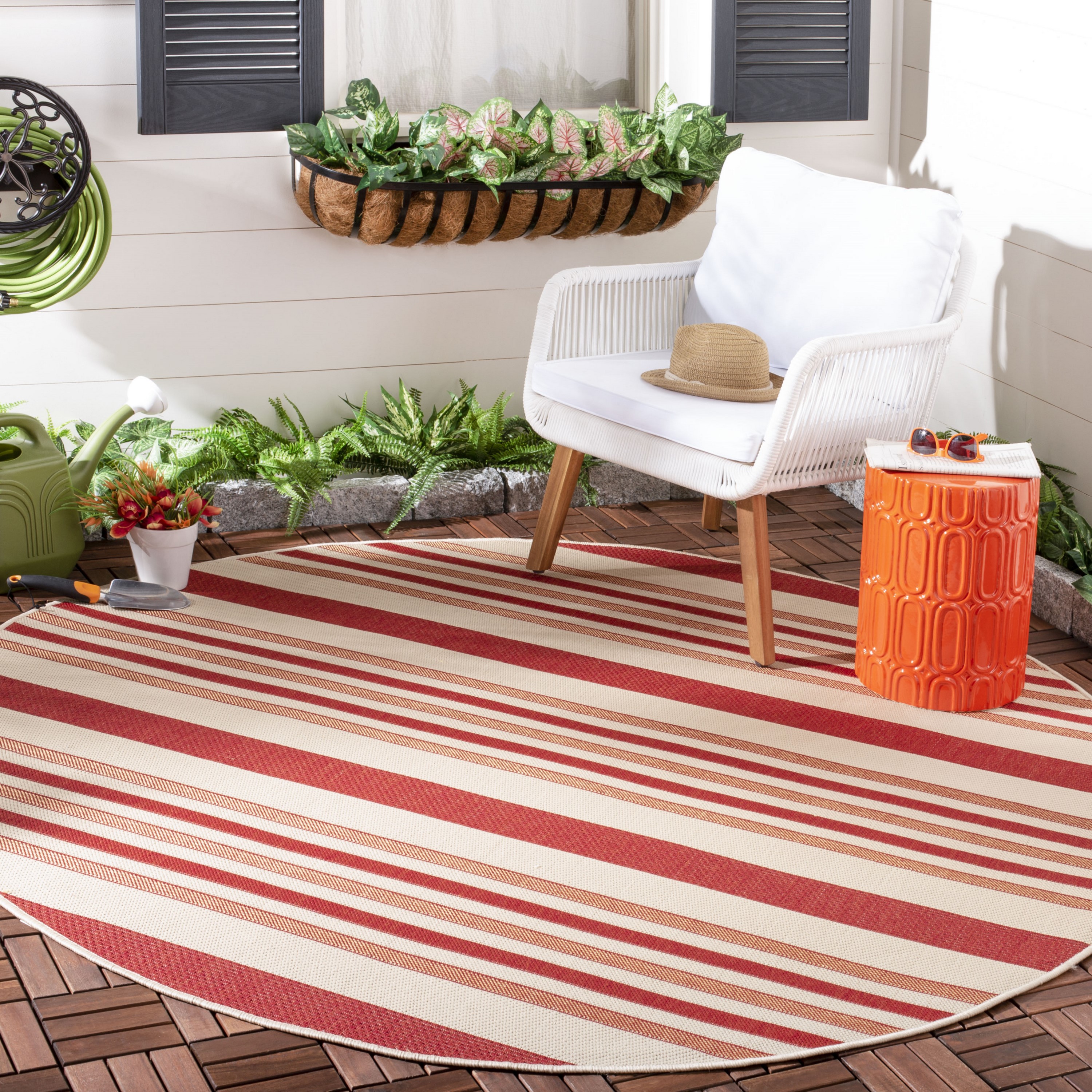Safavieh CY7062-238A21-7R Courtyard 7 x 7 (ft) Loomed Polypropylene Beige/Red Round Indoor/Outdoor Stripe Coastal Area rug