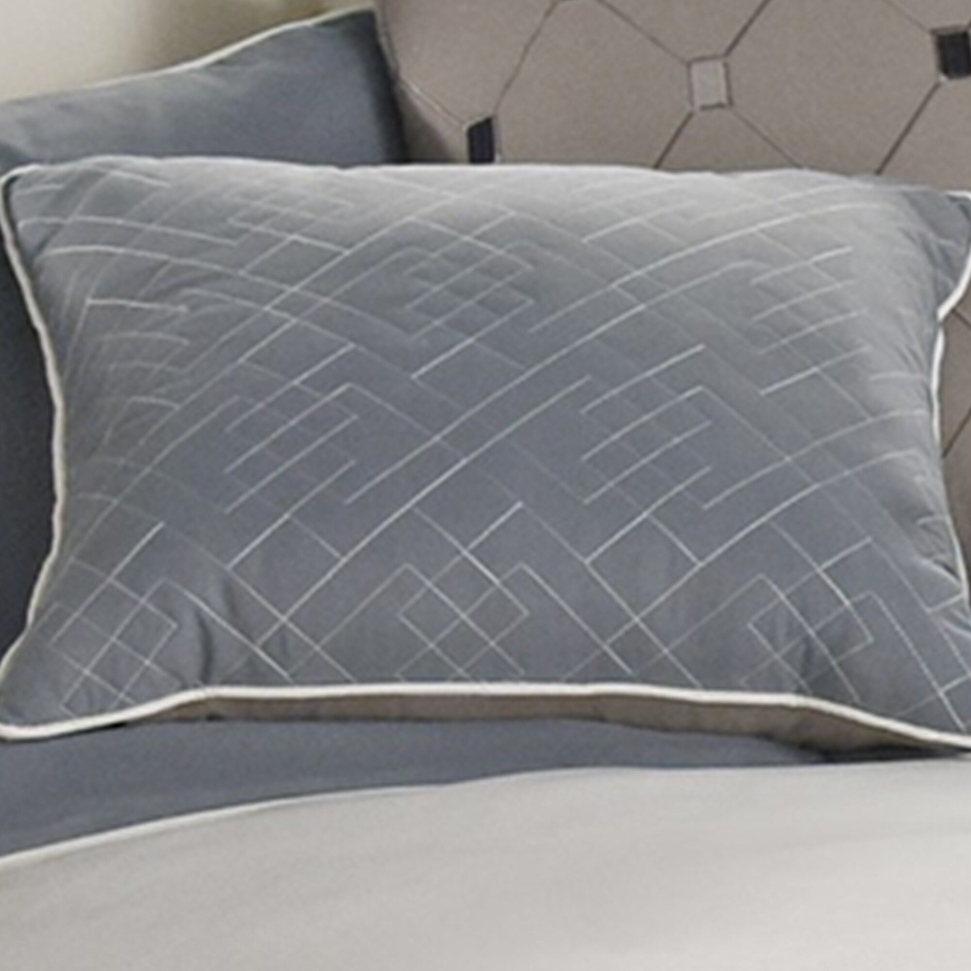 Benzara BM227298 bedding - View #4