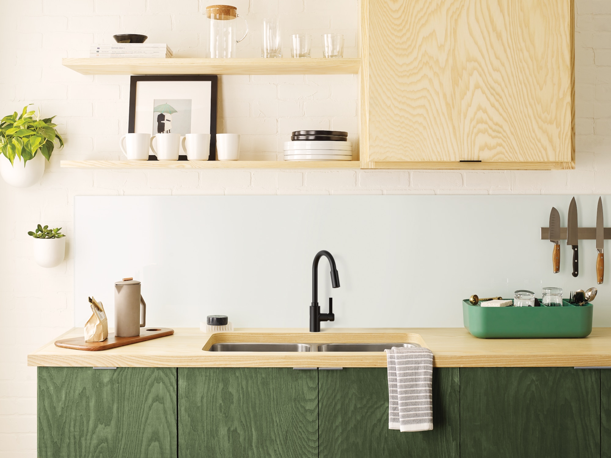 Moen 7882BL Genta LX Matte Black Single Handle Deck-mount Pull-down Kitchen Faucet with Sprayer ( Deck Plate Included )