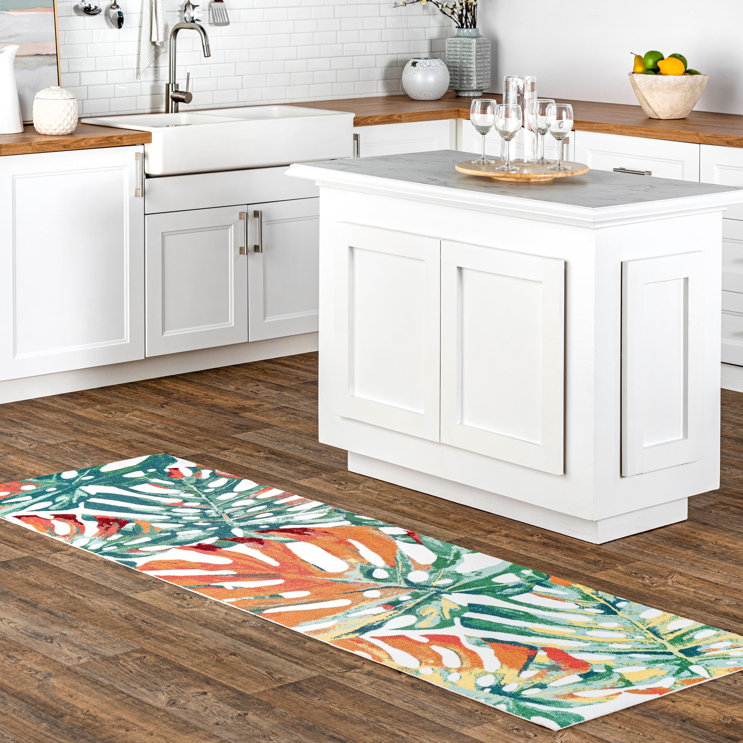 Janice Red and Green Synthetic Floral Runner Rug, 2'6" x 8'