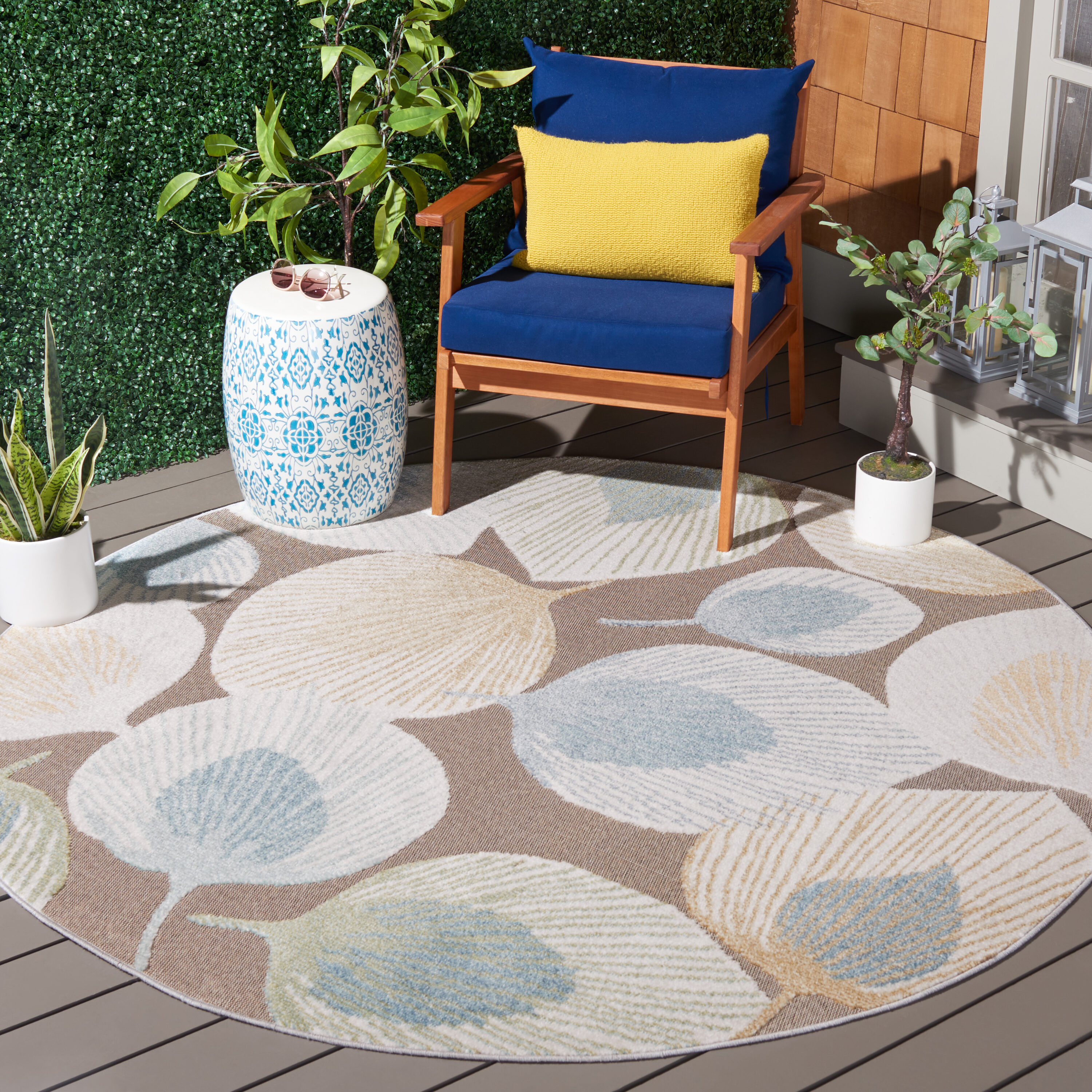 Safavieh SAR110F-7R Sarasota 7 x 7 (ft) Loomed Polypropylene Gray/Brown Round Outdoor Floral/Botanical Mid-Century Modern Area rug