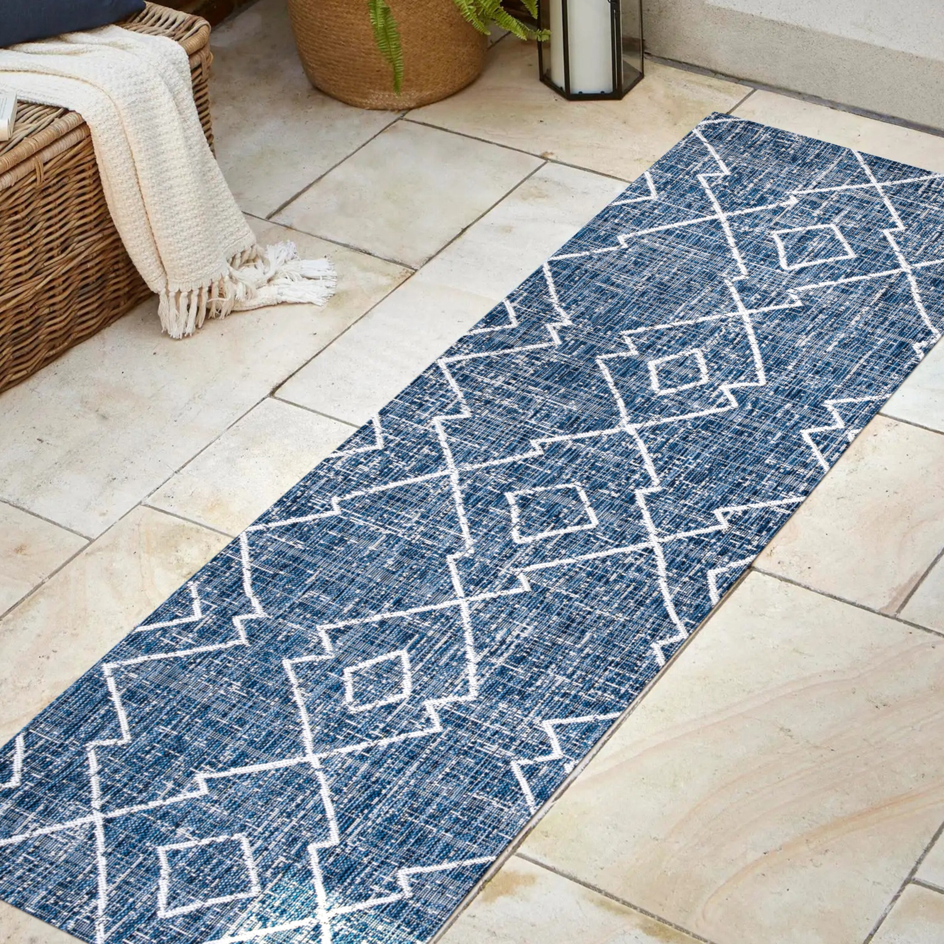 Carwa Blue/Ivory Synthetic Trellis 2x8 Area Rug