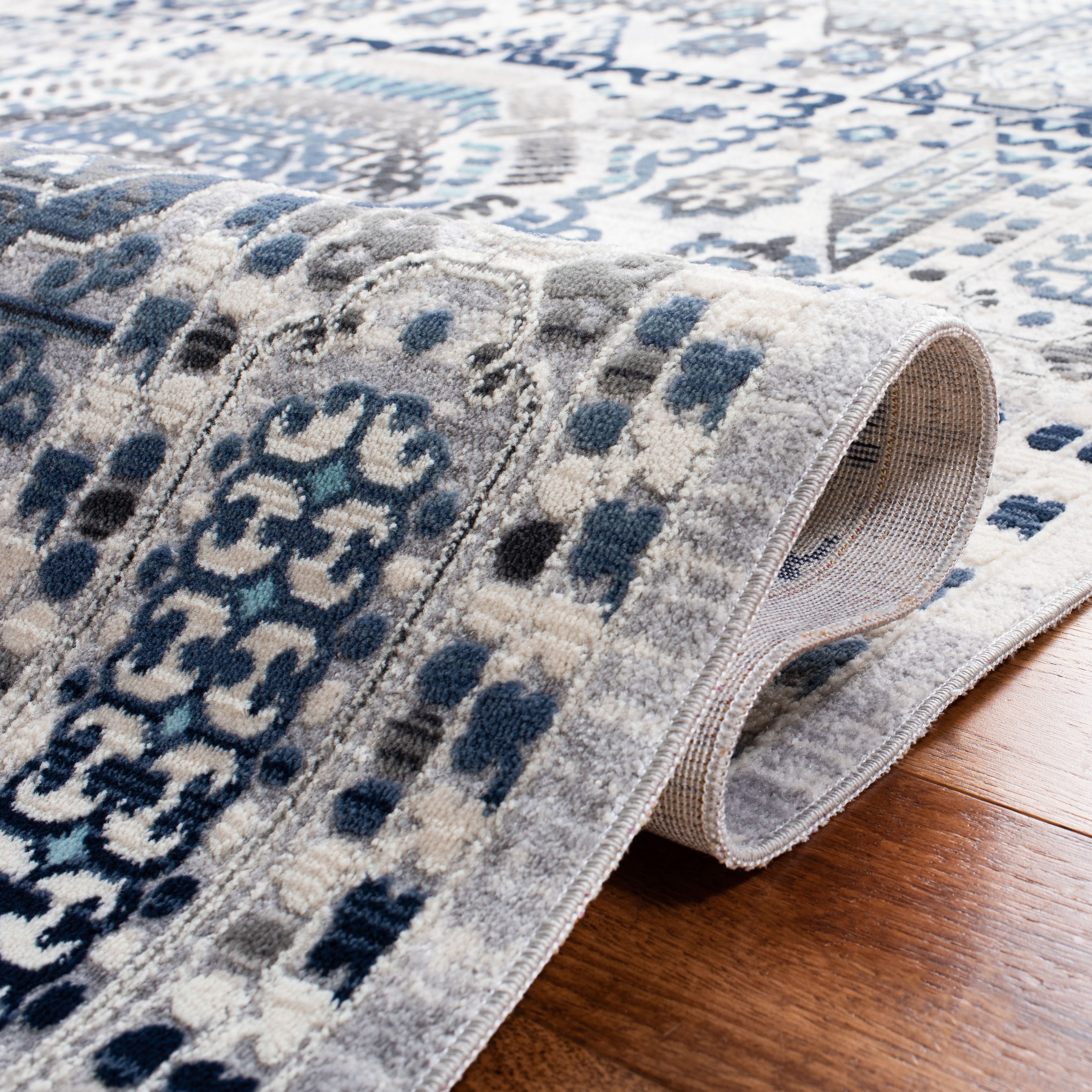 Elegant Gray and Cream Floral 4' x 6' Synthetic Wool Area Rug