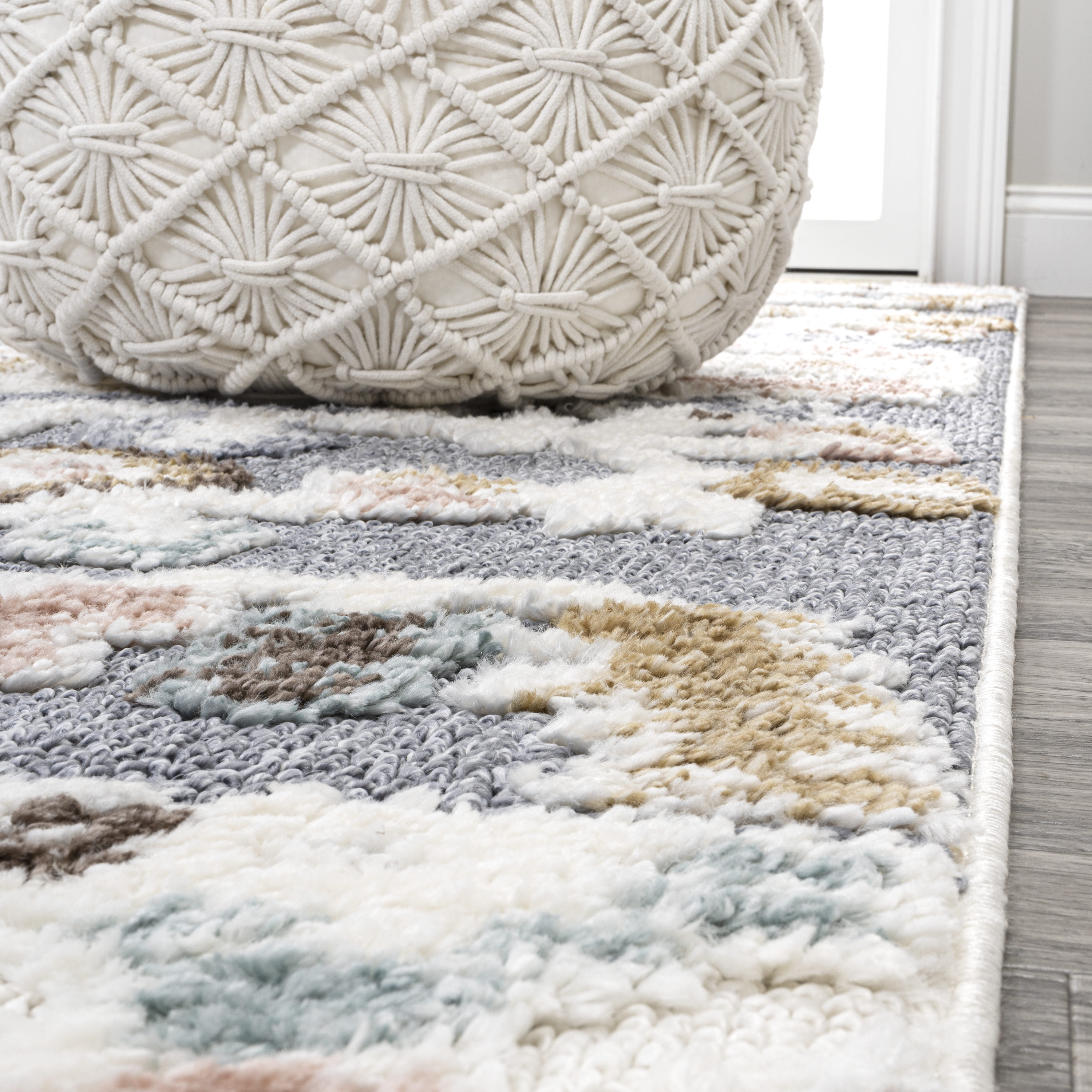 Aziza Gray and Multicolor Synthetic Medallion Area Rug