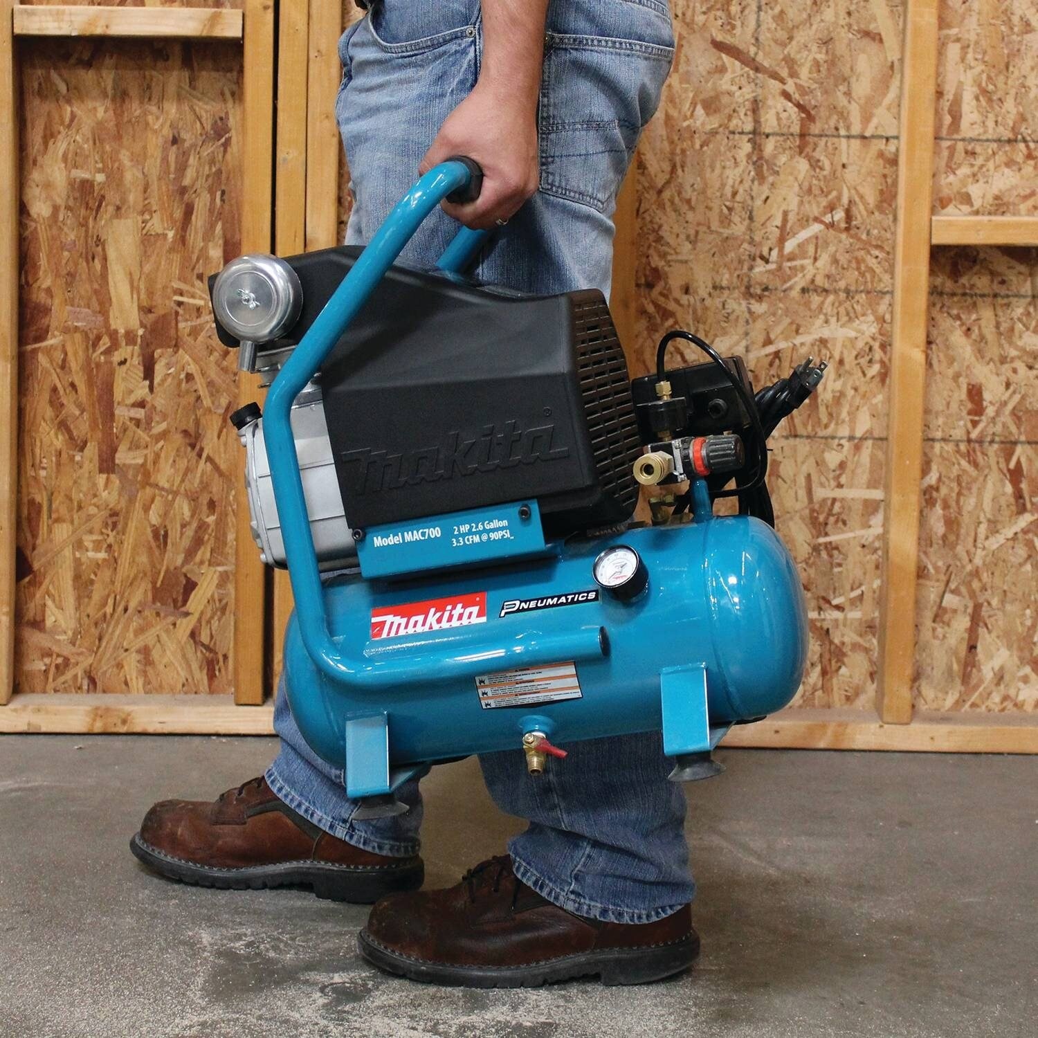 Makita MAC700 2.0 HP Big Bore Oil-Lubricated Air Compressor 2.6 