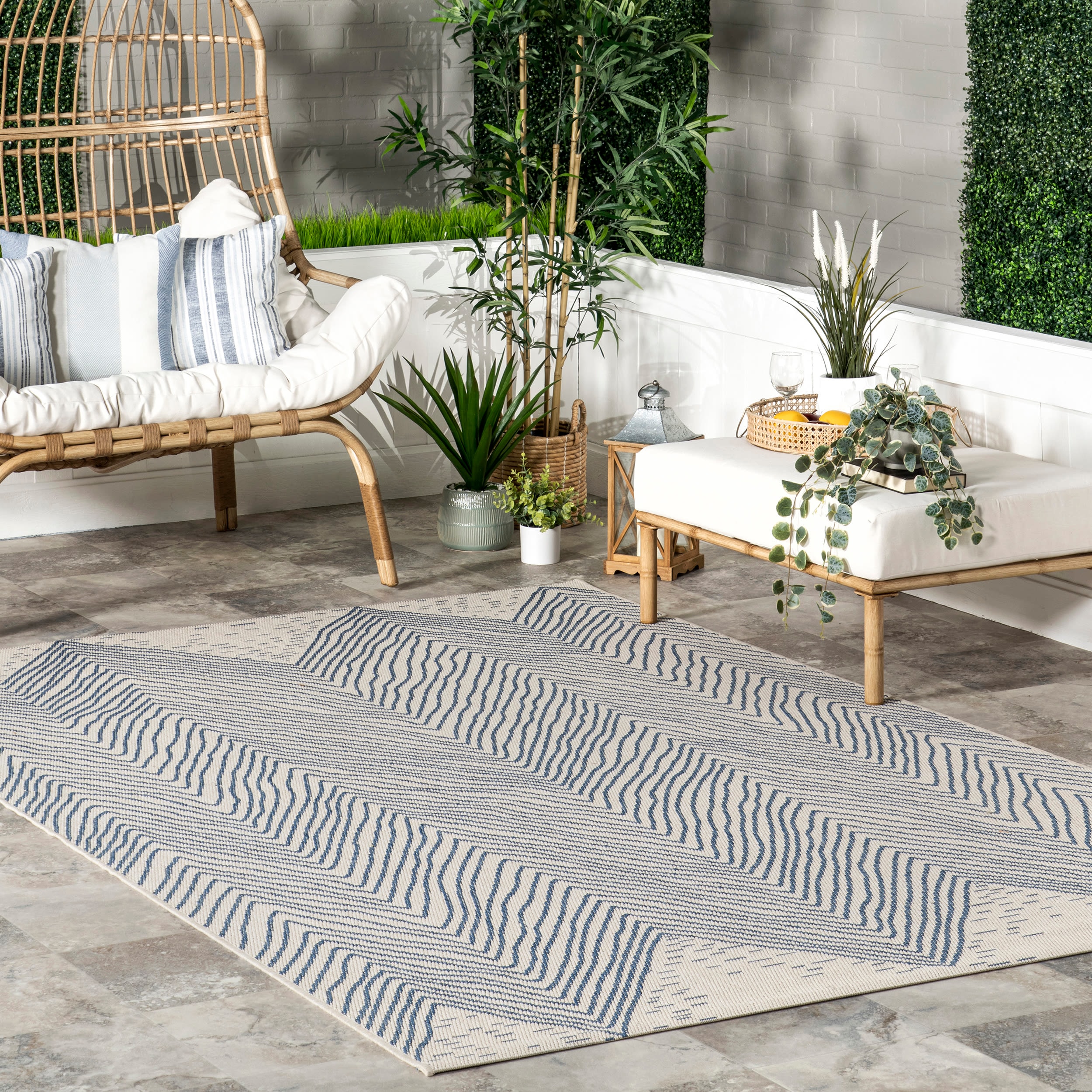 Reversible Chevron Waves Blue Synthetic 3'x5' Indoor/Outdoor Rug