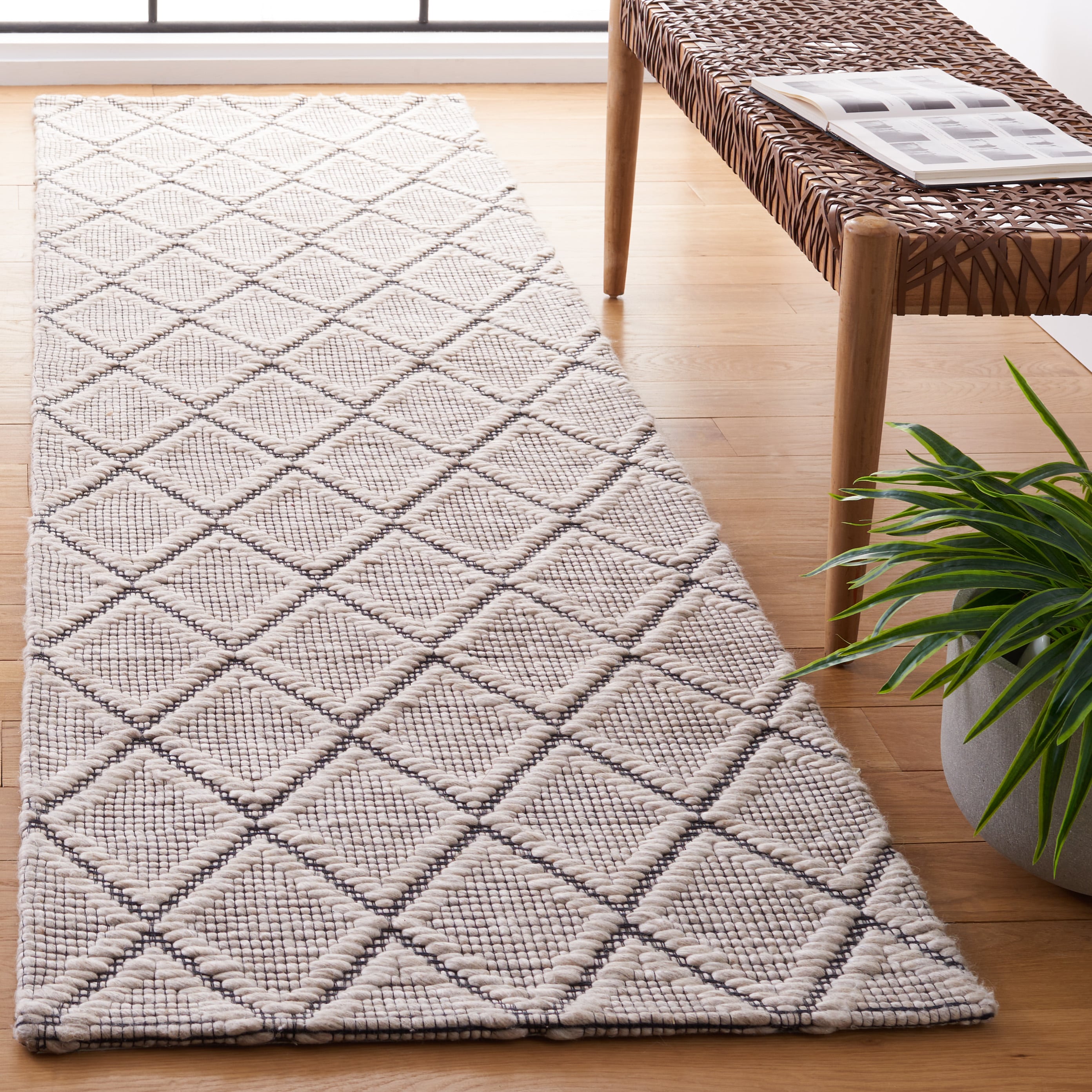  Marbella 321 Silver/Black Contemporary 2ft-3in x 9ft Runner Rug