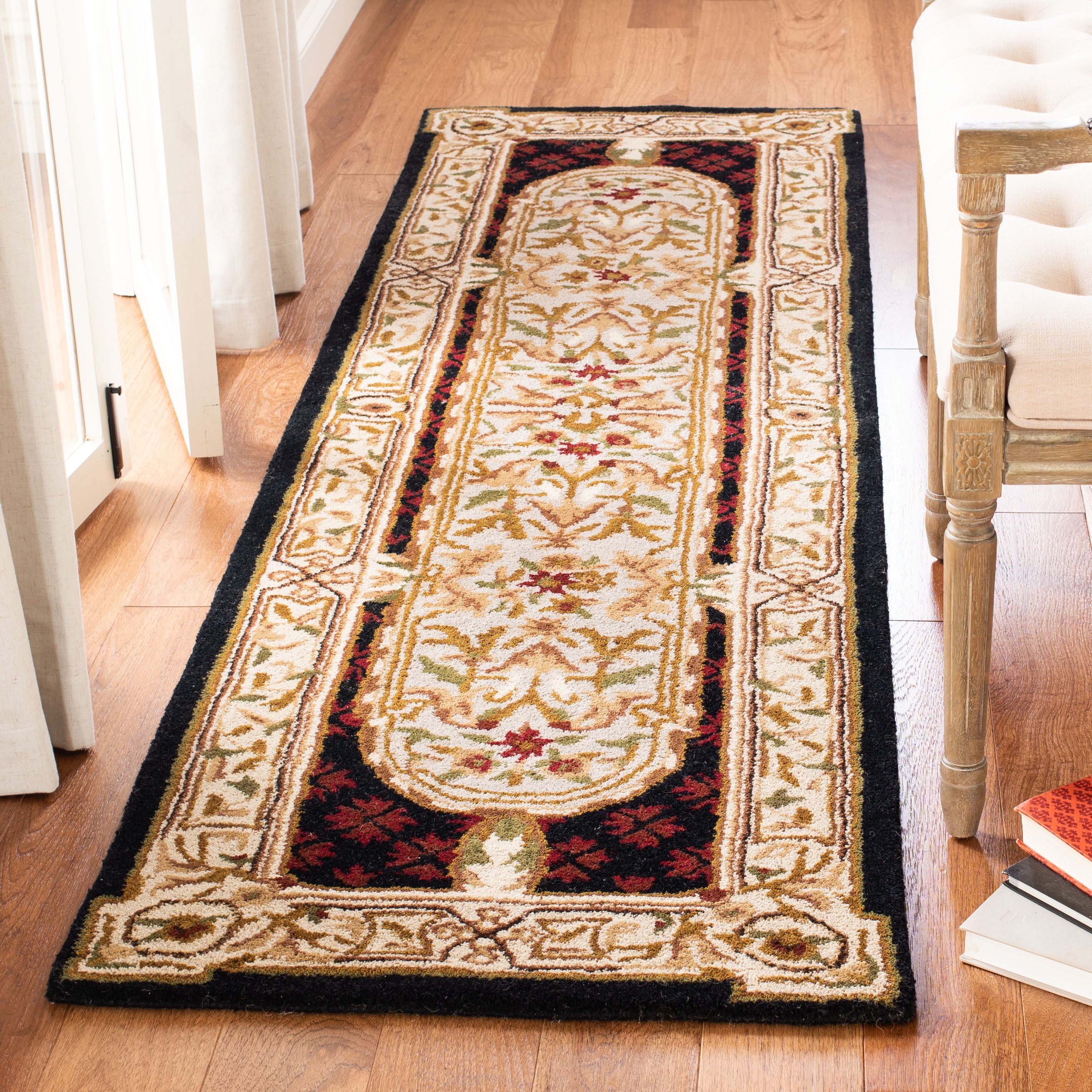  Cl755 Black Traditional 2ft-3in x 8ft Runner Rug