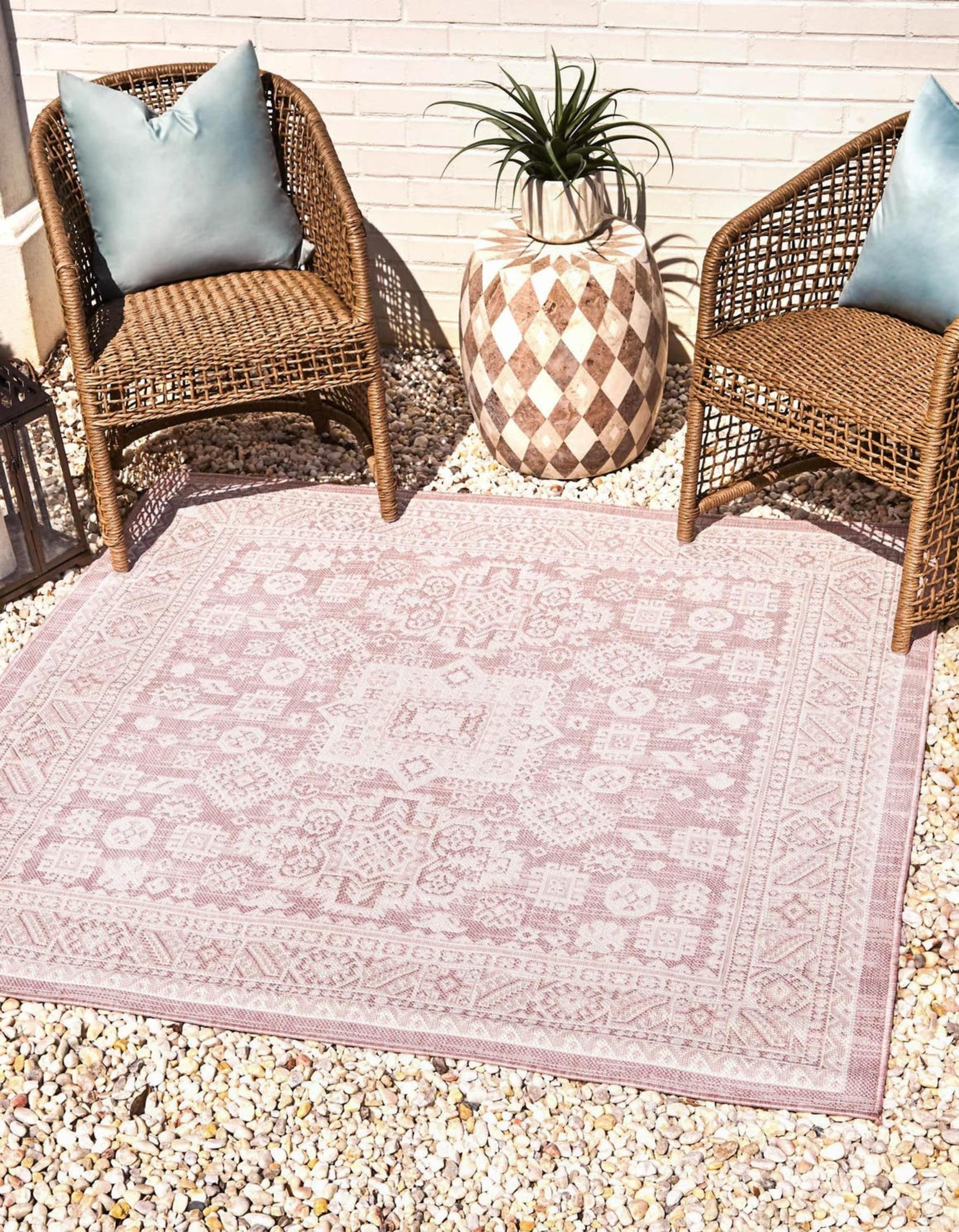 Unique Loom 3162708 Outdoor Aztec 5 x 5 (ft) Loomed Polypropylene Pink Square Indoor/Outdoor Border Area rug